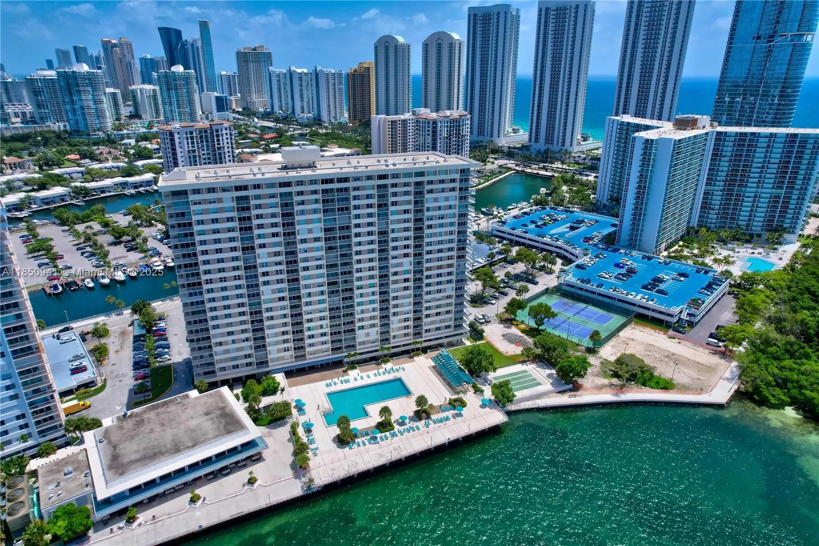 Sunny Isles Beach, Florida 33160, United States, 3 Bedrooms Bedrooms, ,3 BathroomsBathrooms,Residential,Active,183094