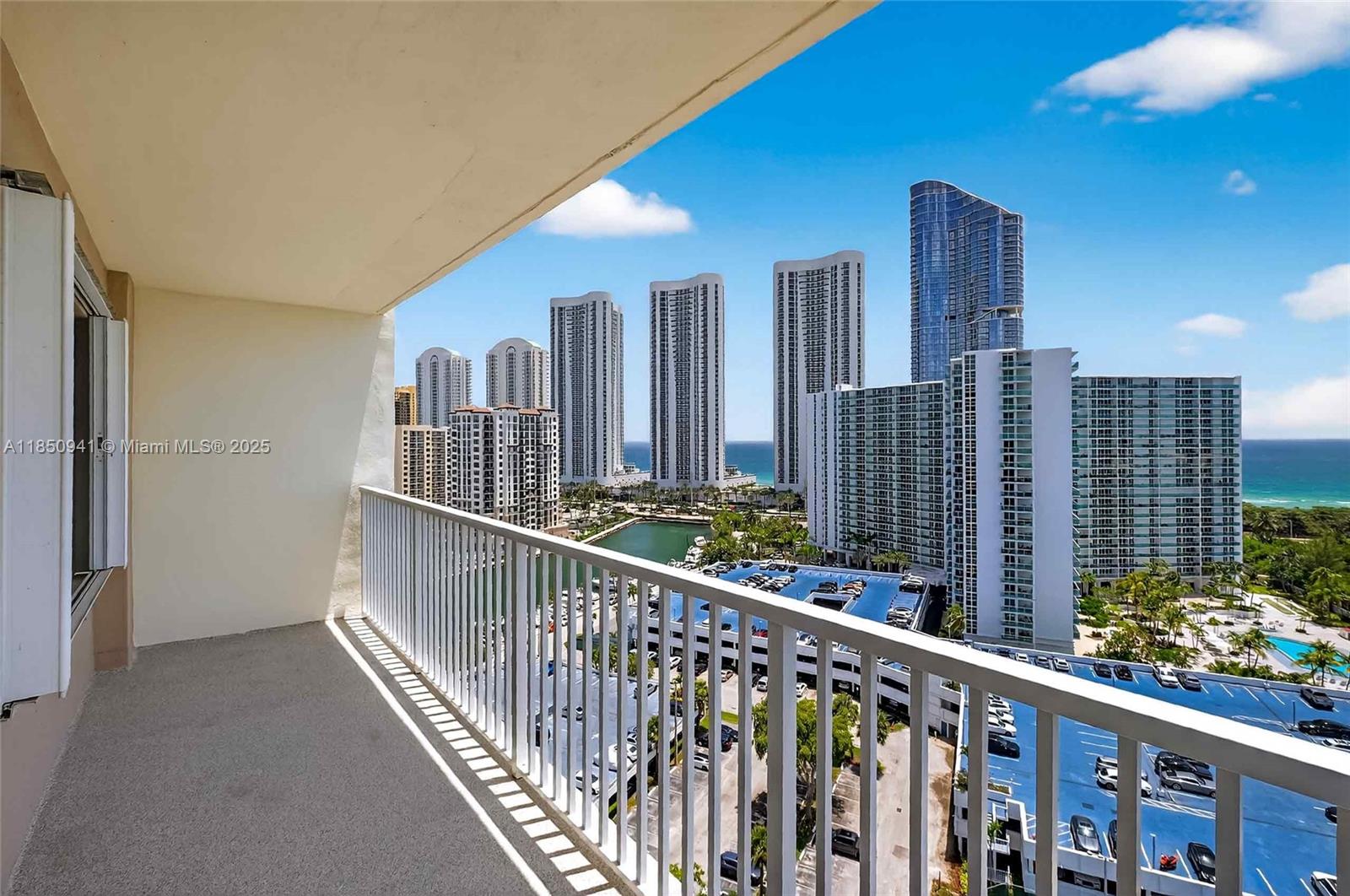 300 Bayview Dr 1616