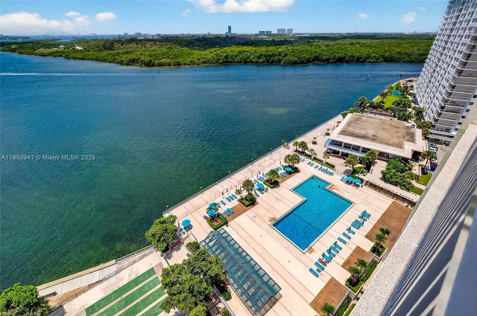 Sunny Isles Beach, Florida 33160, United States, 3 Bedrooms Bedrooms, ,3 BathroomsBathrooms,Residential,Active,183094