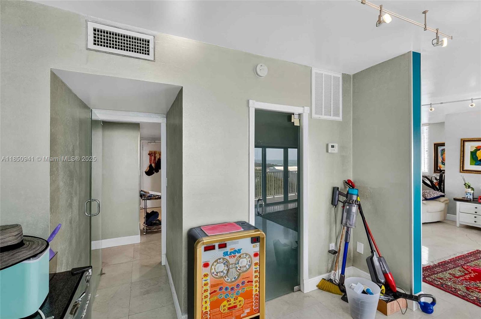 ARLEN HOUSE CONDO - Residential