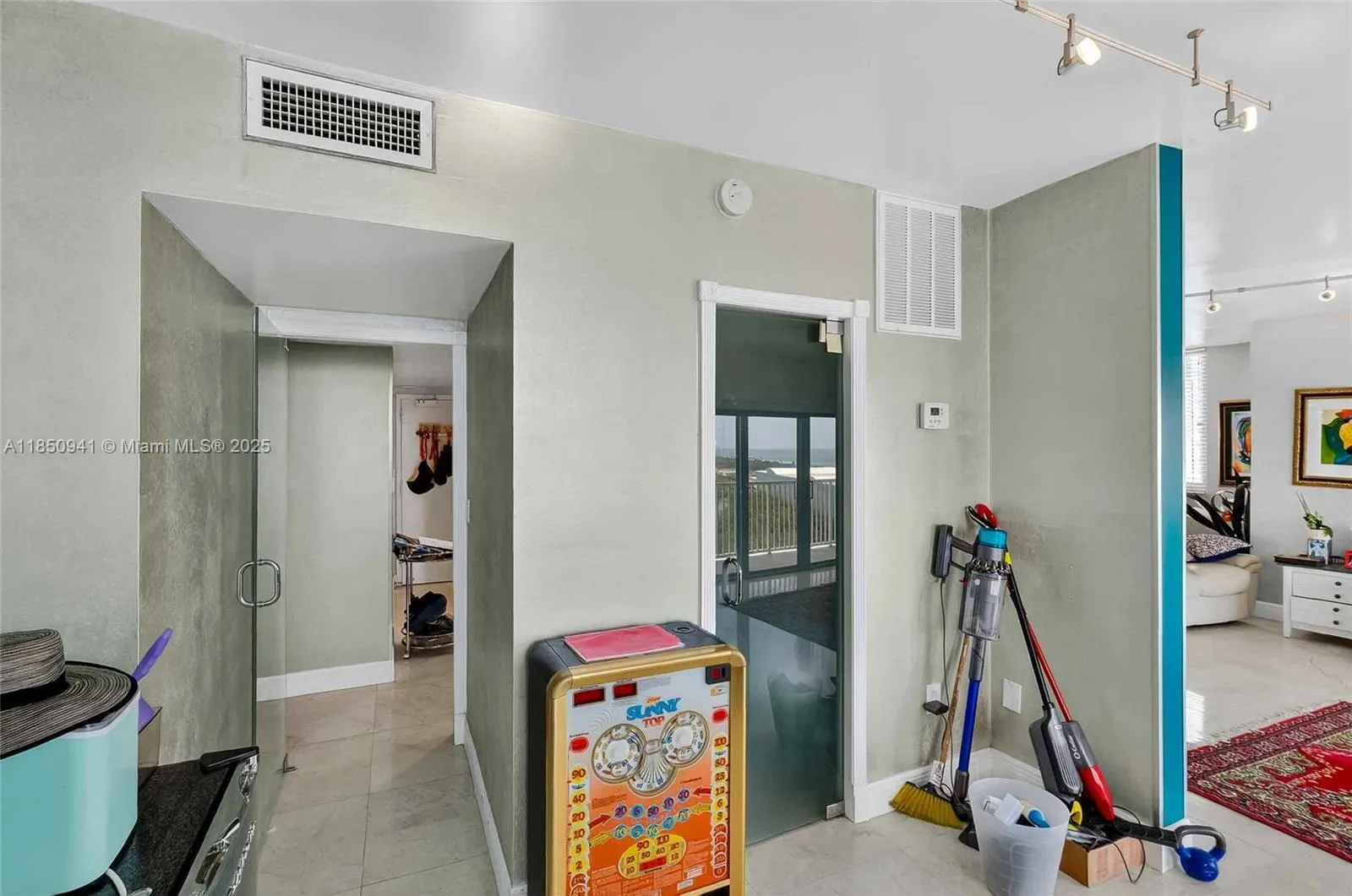 Sunny Isles Beach, Florida 33160, United States, 3 Bedrooms Bedrooms, ,3 BathroomsBathrooms,Residential,Active,183094