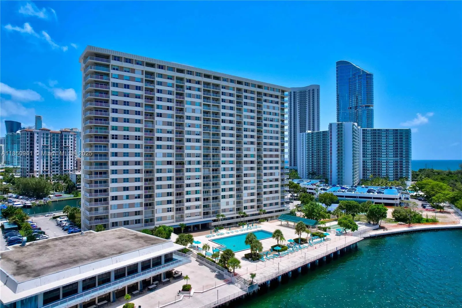 Sunny Isles Beach, Florida 33160, United States, 3 Bedrooms Bedrooms, ,3 BathroomsBathrooms,Residential,Active,183094