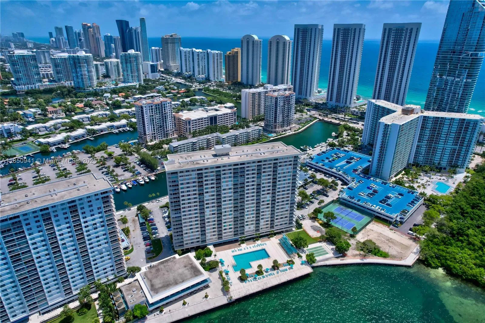 Sunny Isles Beach, Florida 33160, United States, 3 Bedrooms Bedrooms, ,3 BathroomsBathrooms,Residential,Active,183094