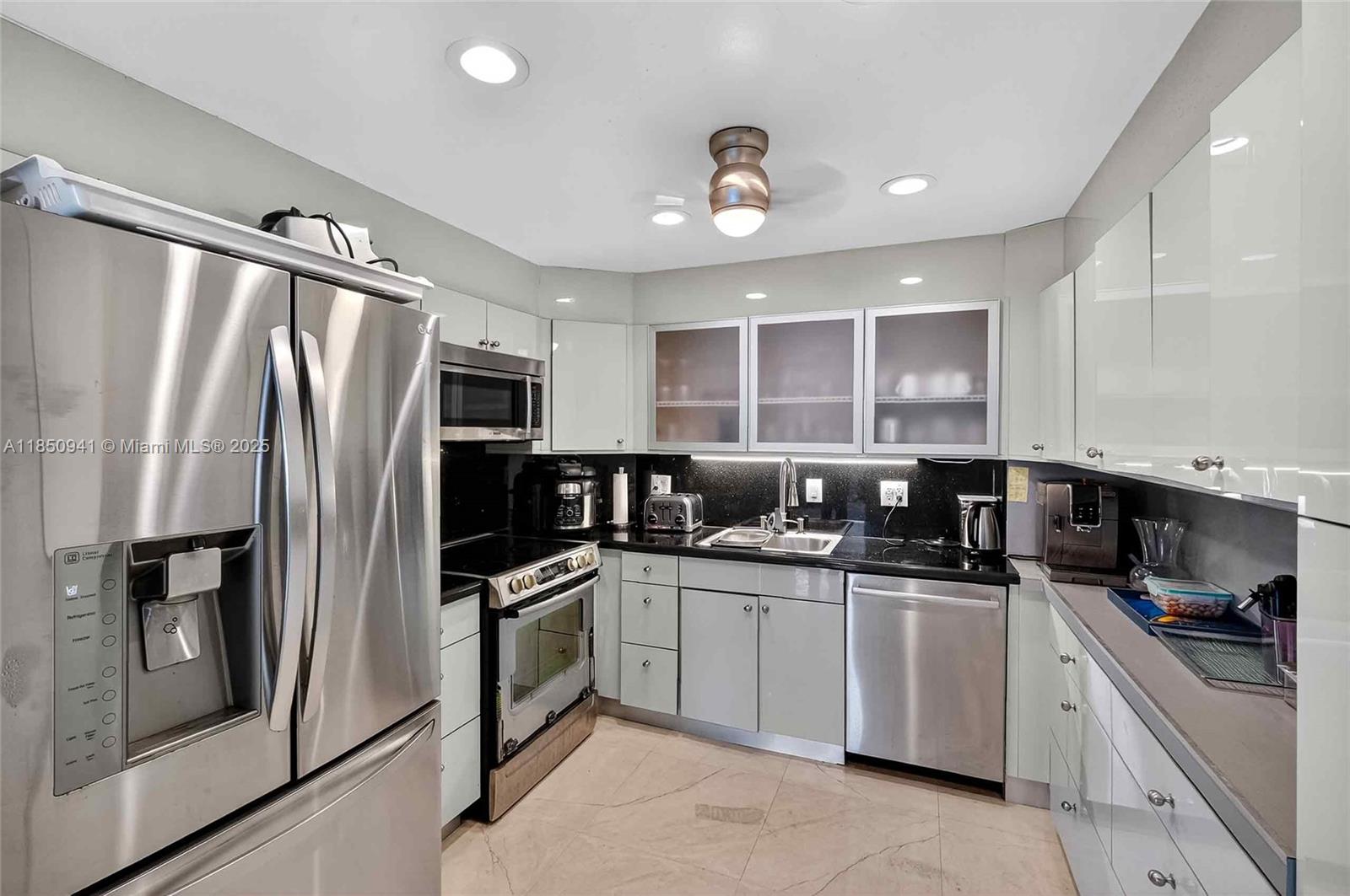 ARLEN HOUSE CONDO - Residential