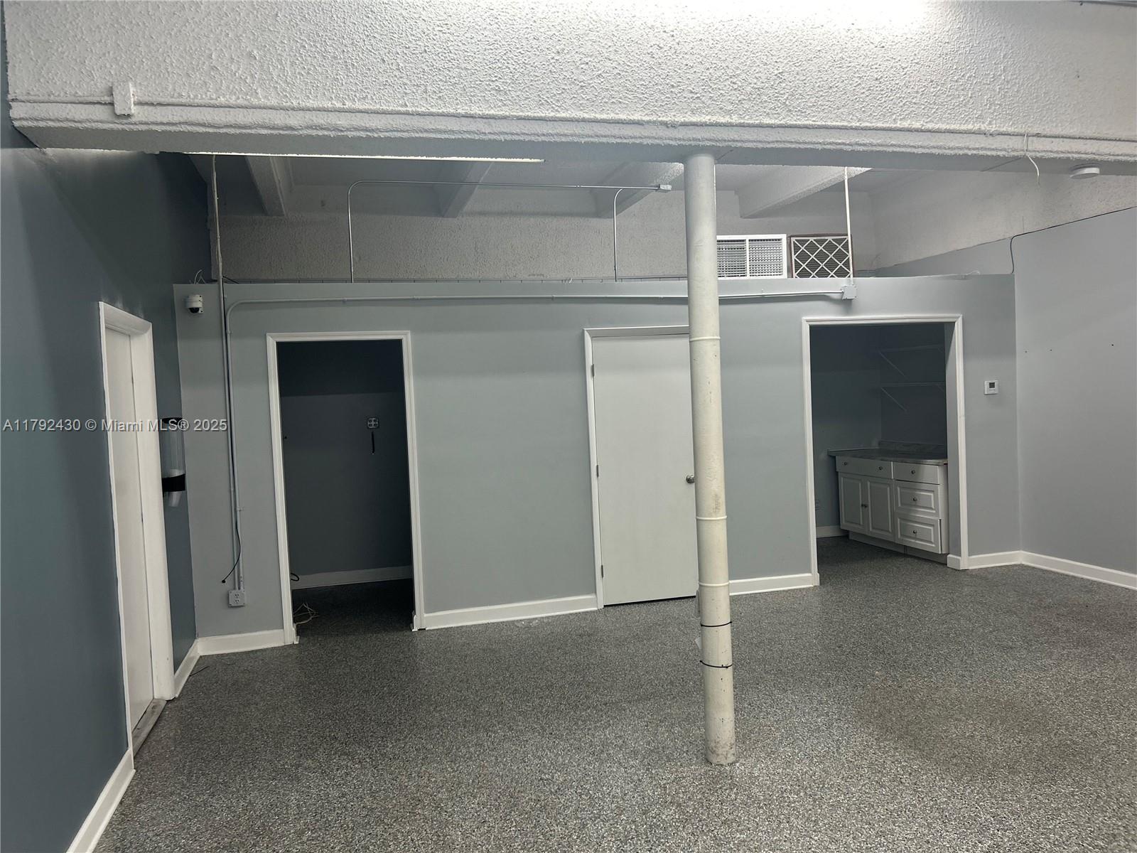 2000 N Dixie Hwy