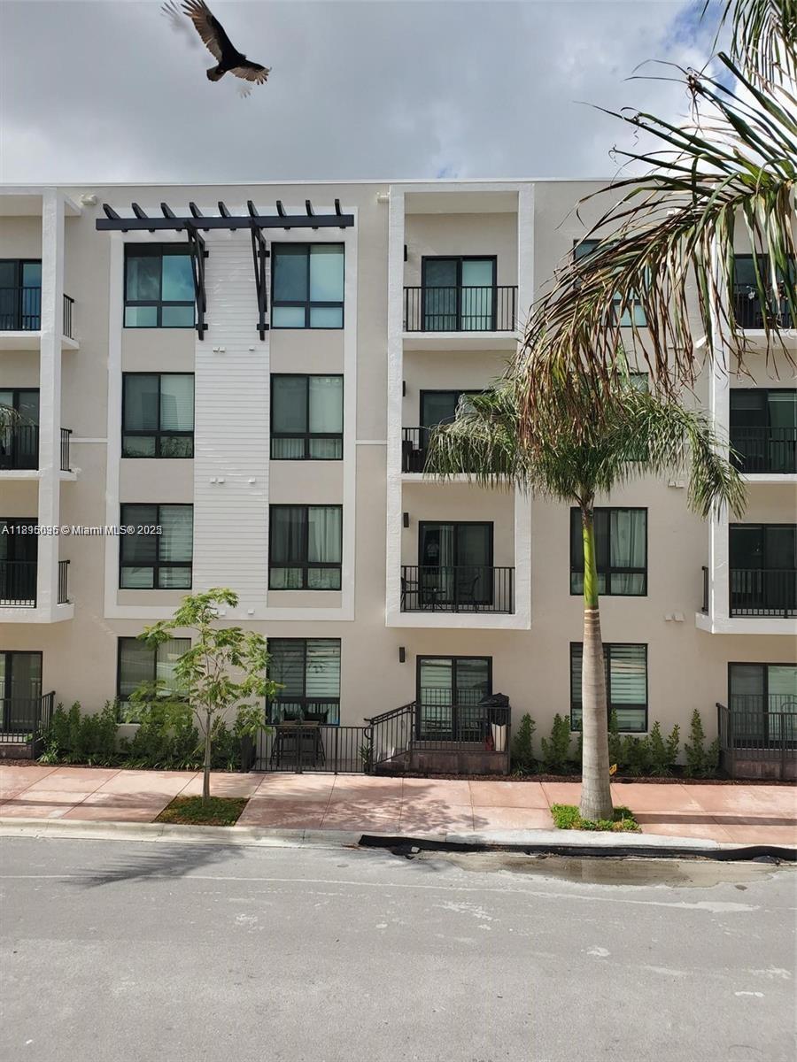 DOWNTOWN DORAL SOUTH PHAS - Residential