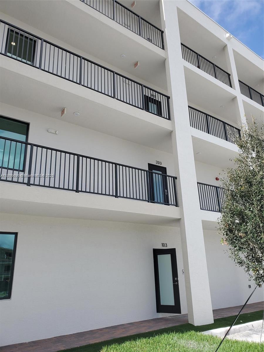 DOWNTOWN DORAL SOUTH PHAS - Residential
