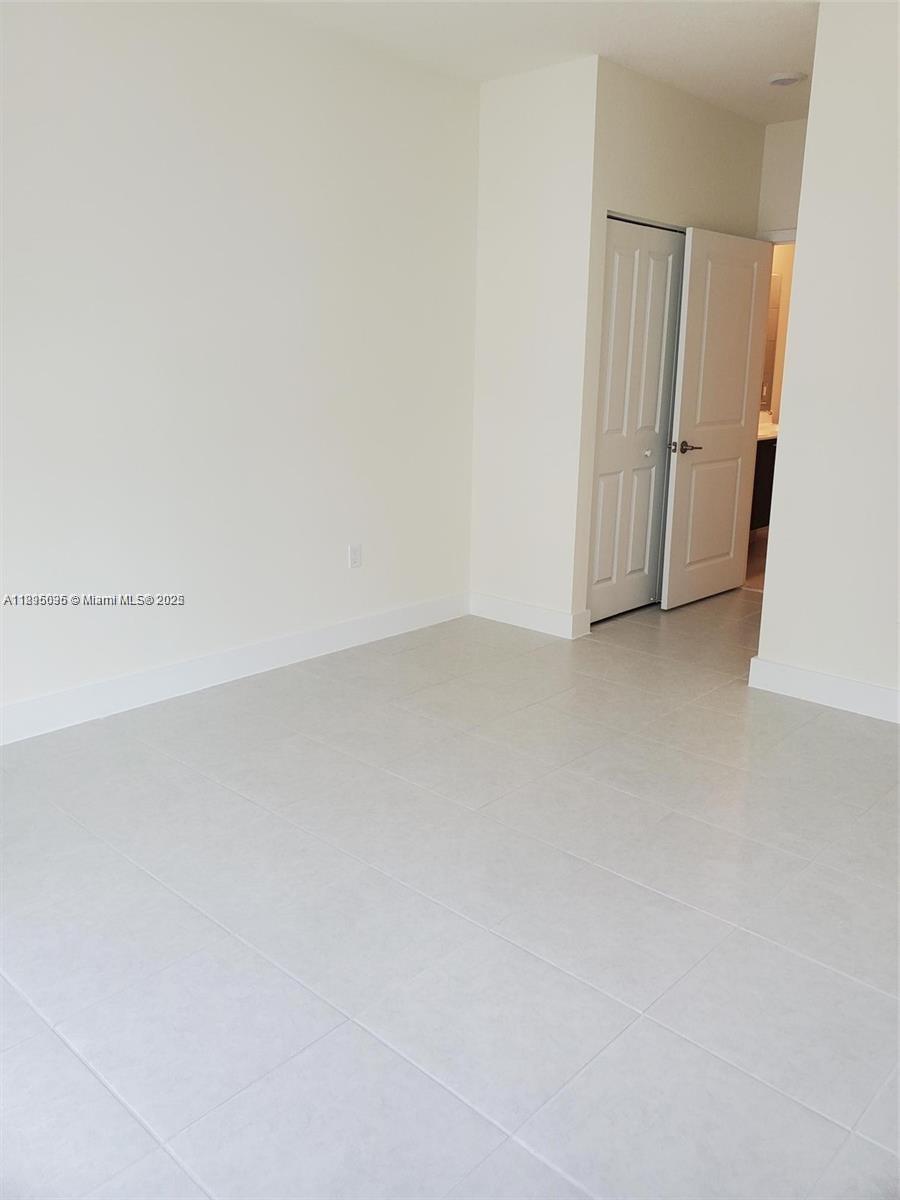 DOWNTOWN DORAL SOUTH PHAS - Residential