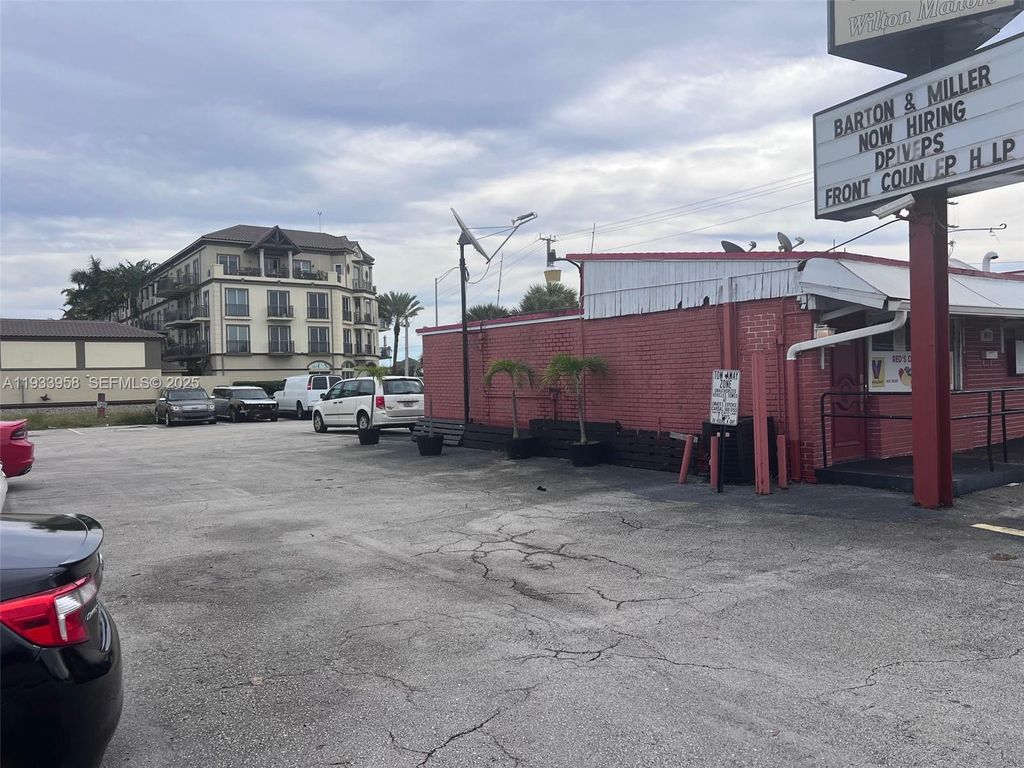 Photo of 2610 N Dixie Hwy, Wilton Manors, FL 33334 (MLS # A11933958)