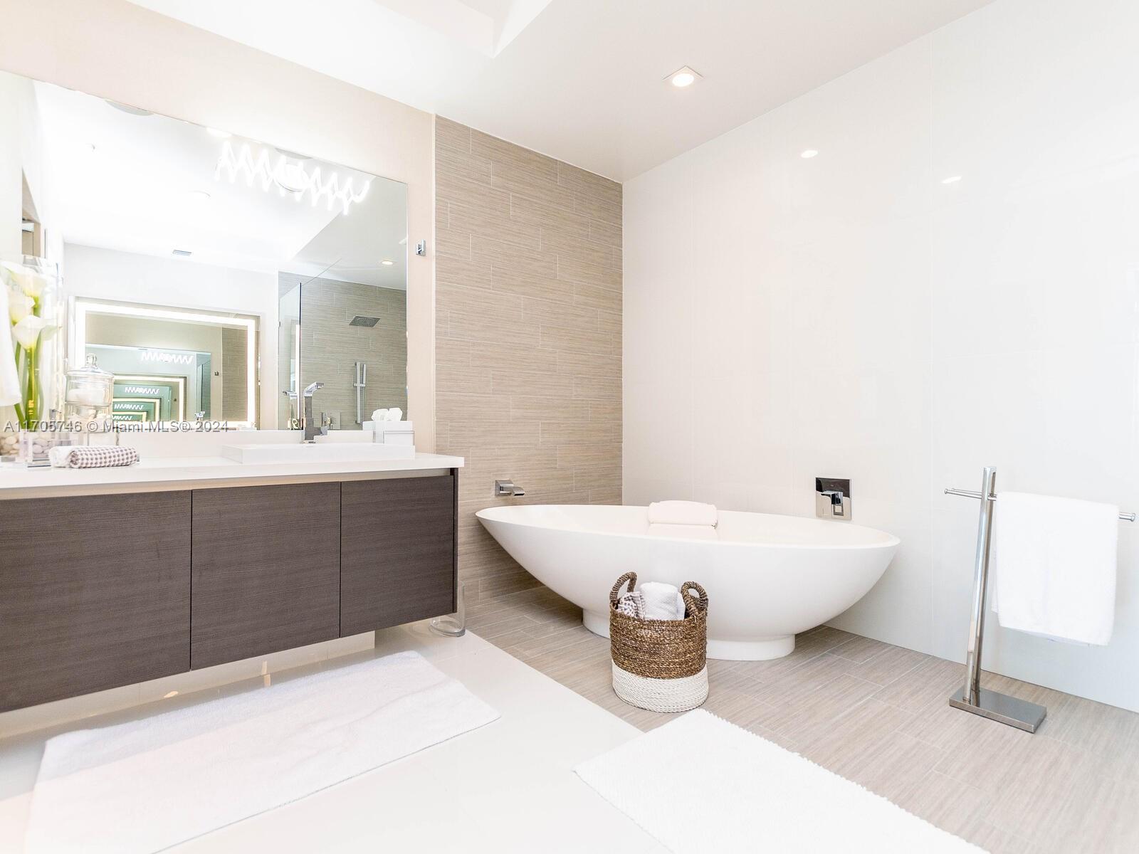 PARQUE TOWERS CONDO - Residential