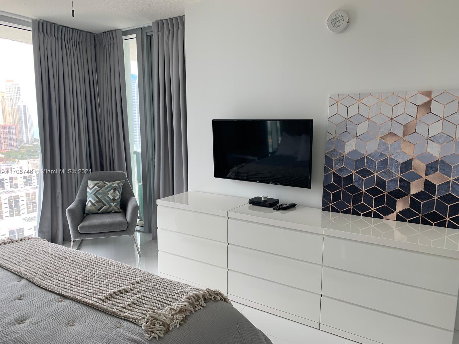 PARQUE TOWERS CONDO - Residential