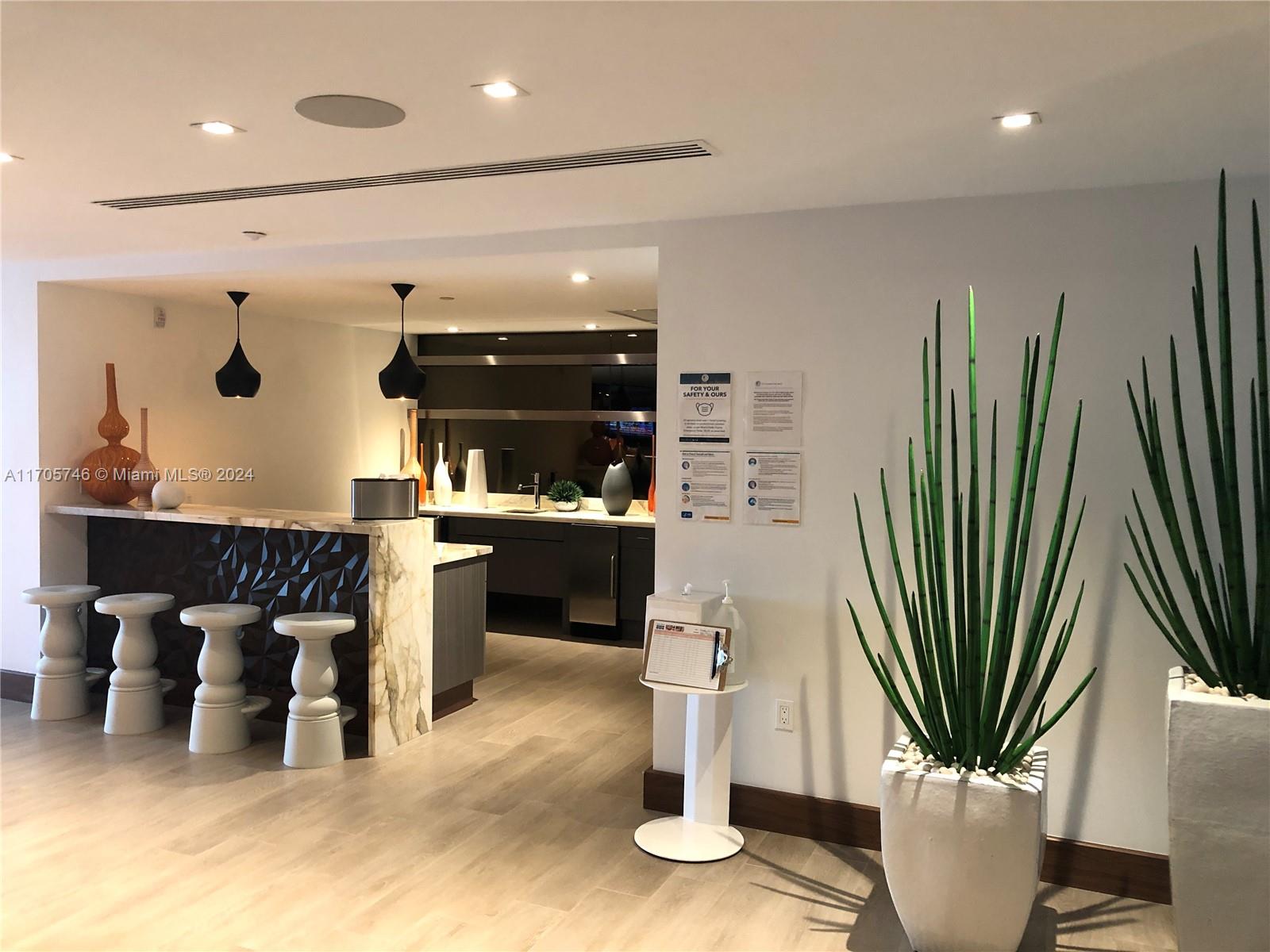 PARQUE TOWERS CONDO - Residential