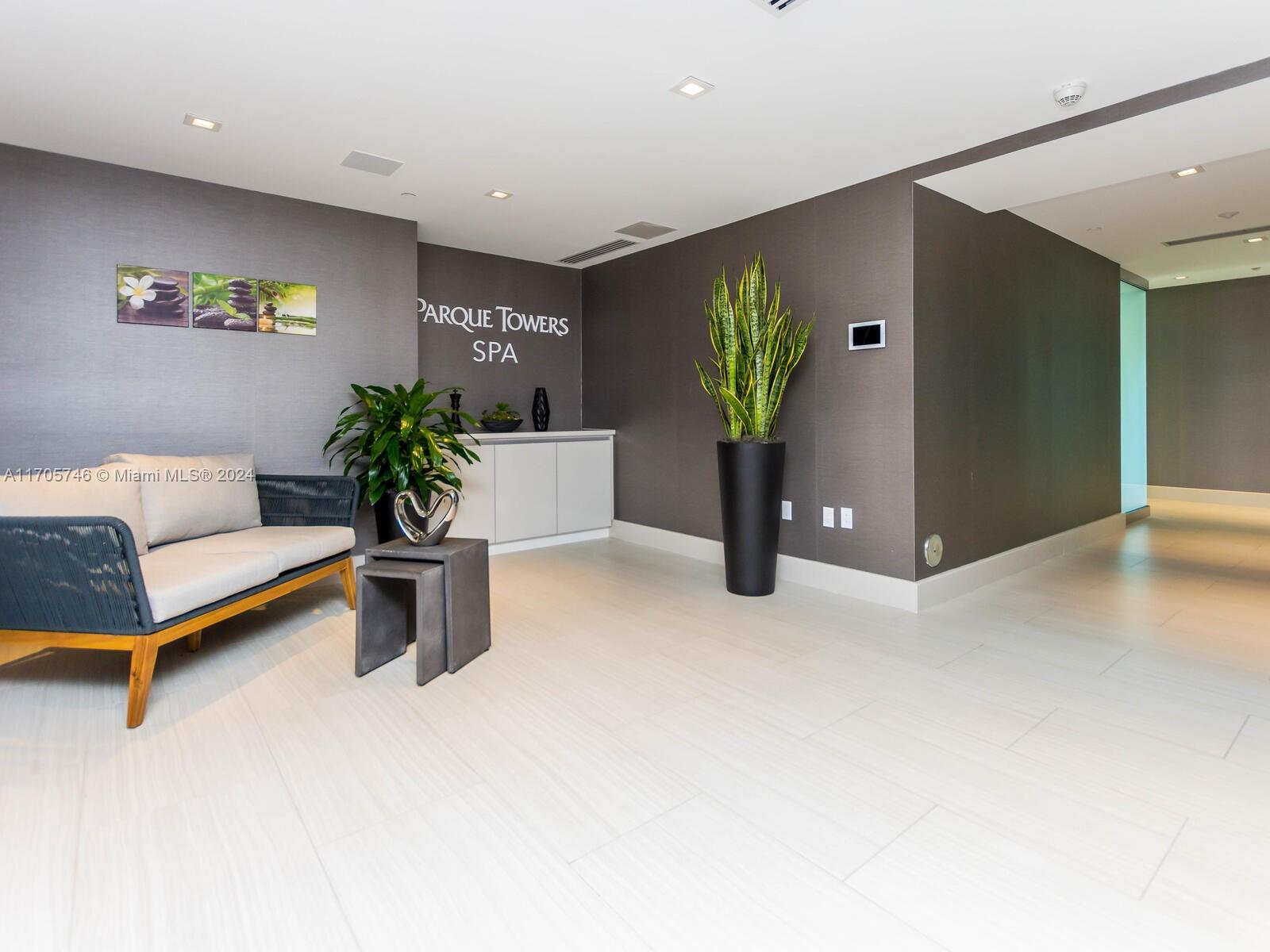 PARQUE TOWERS CONDO - Residential