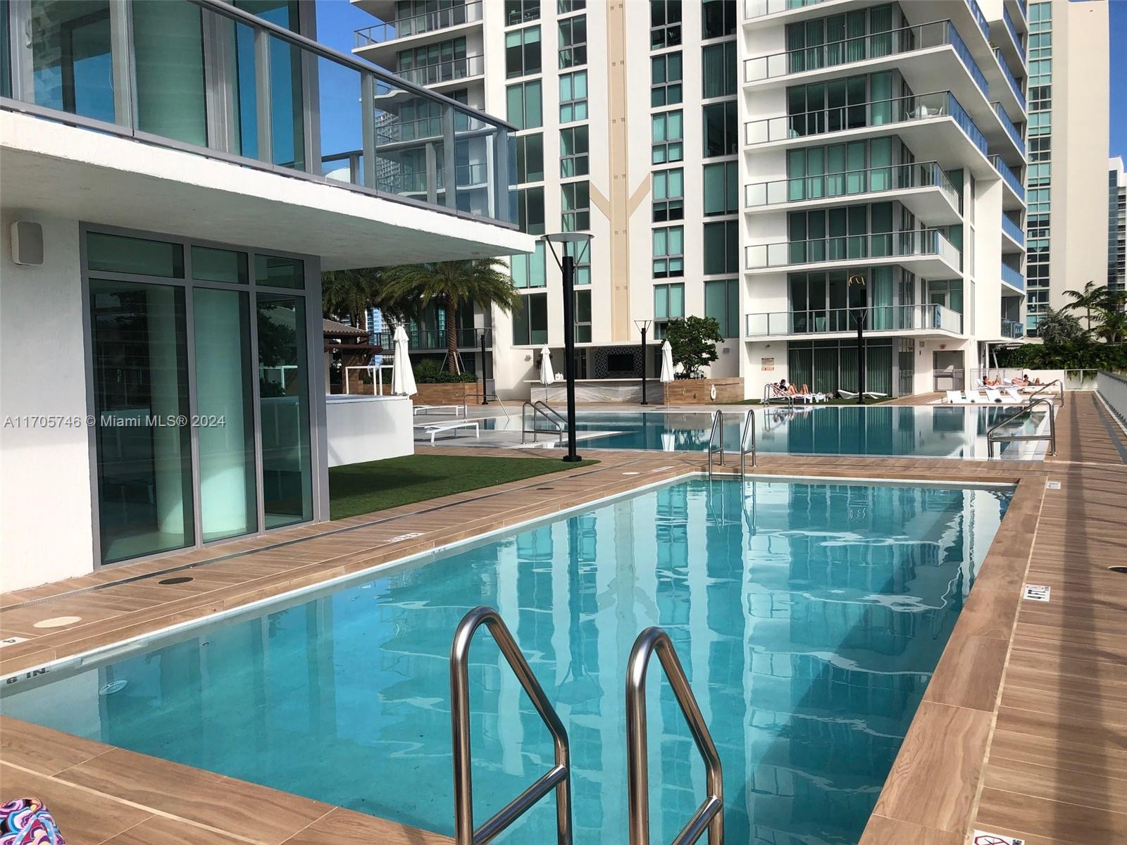 PARQUE TOWERS CONDO - Residential