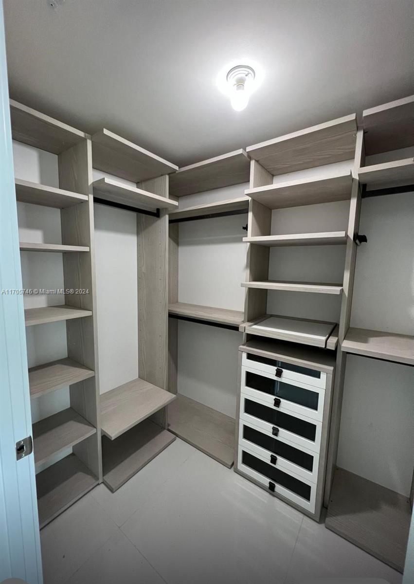 PARQUE TOWERS CONDO - Residential