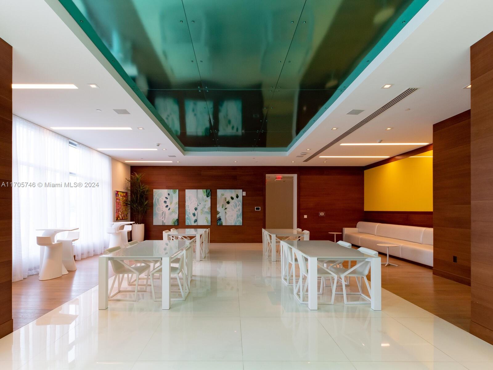 PARQUE TOWERS CONDO - Residential