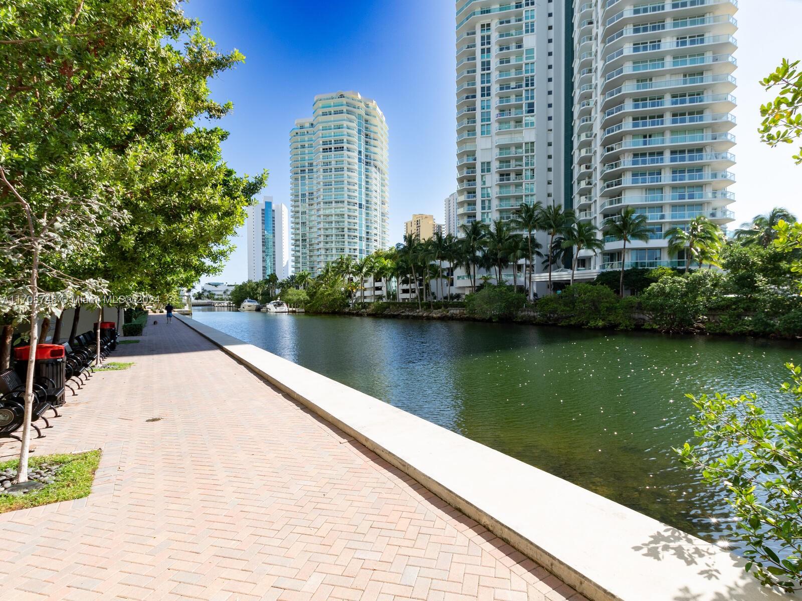 PARQUE TOWERS CONDO - Residential