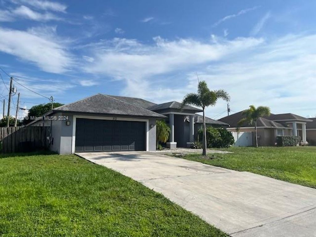 Photo of 912 SW Paar Dr, Port Saint Lucie, FL 34953 (MLS # A11641463)