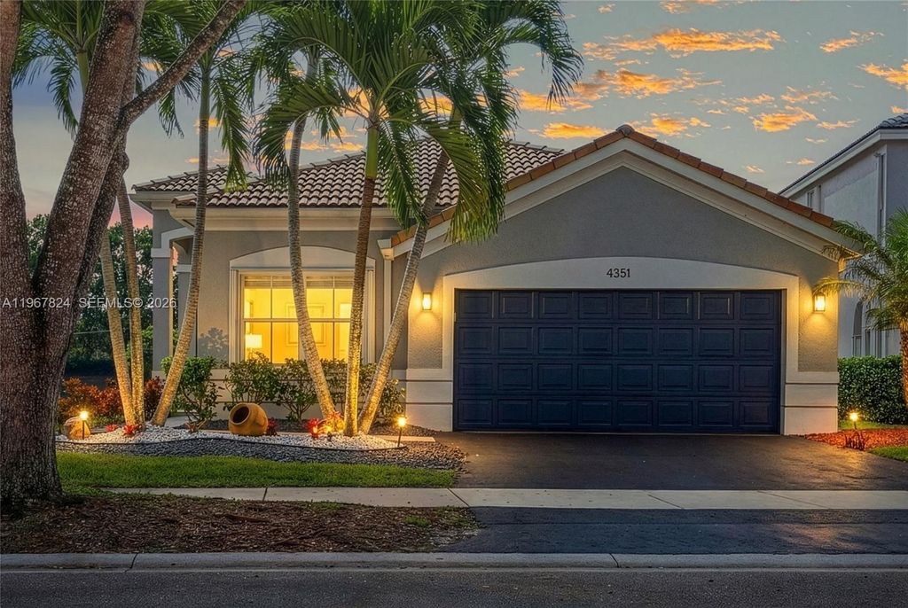 Photo of 4351 Foxtail Ln, Weston, FL 33331 (MLS # A11967824)