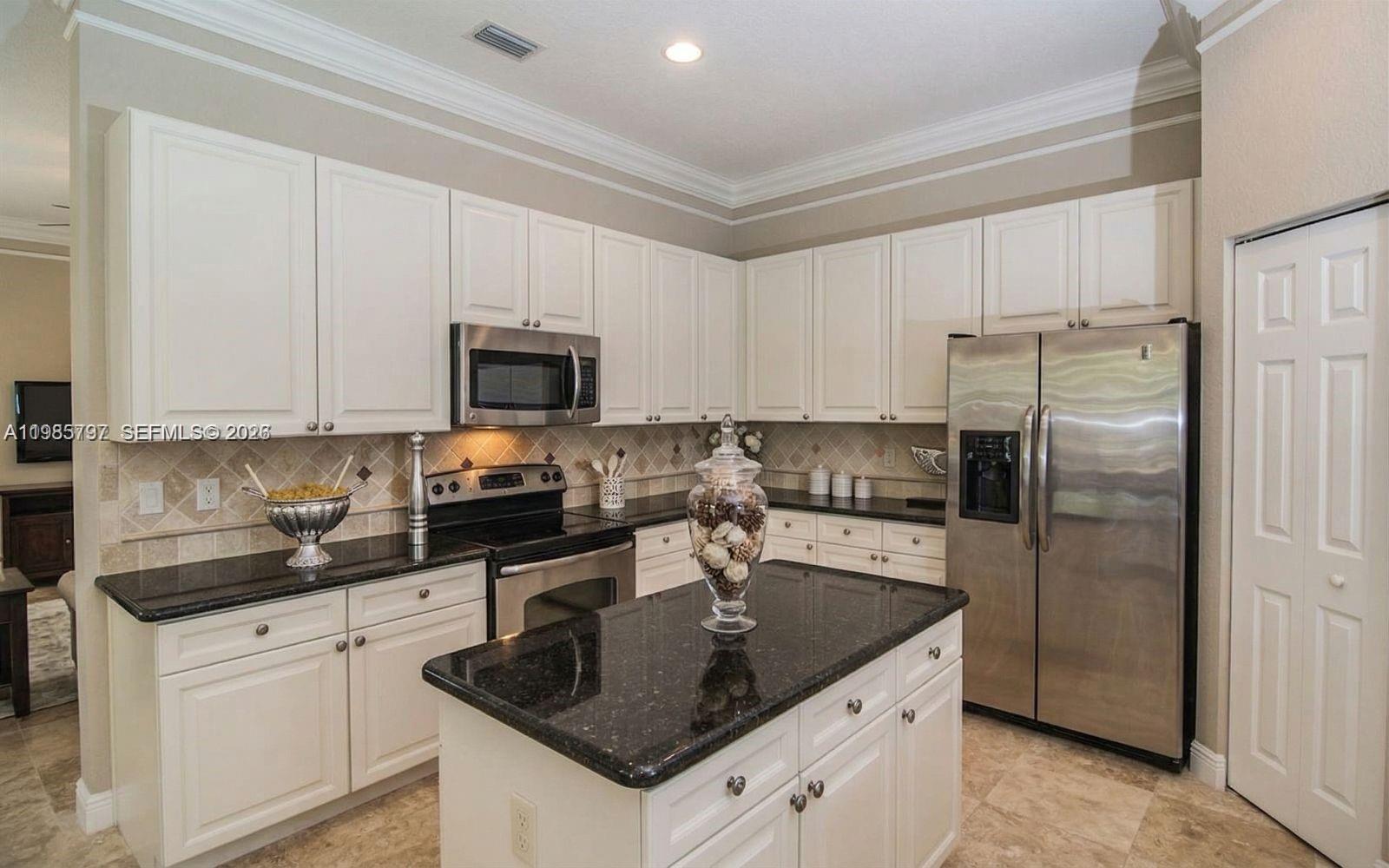 1633 Victoria Pointe Ln