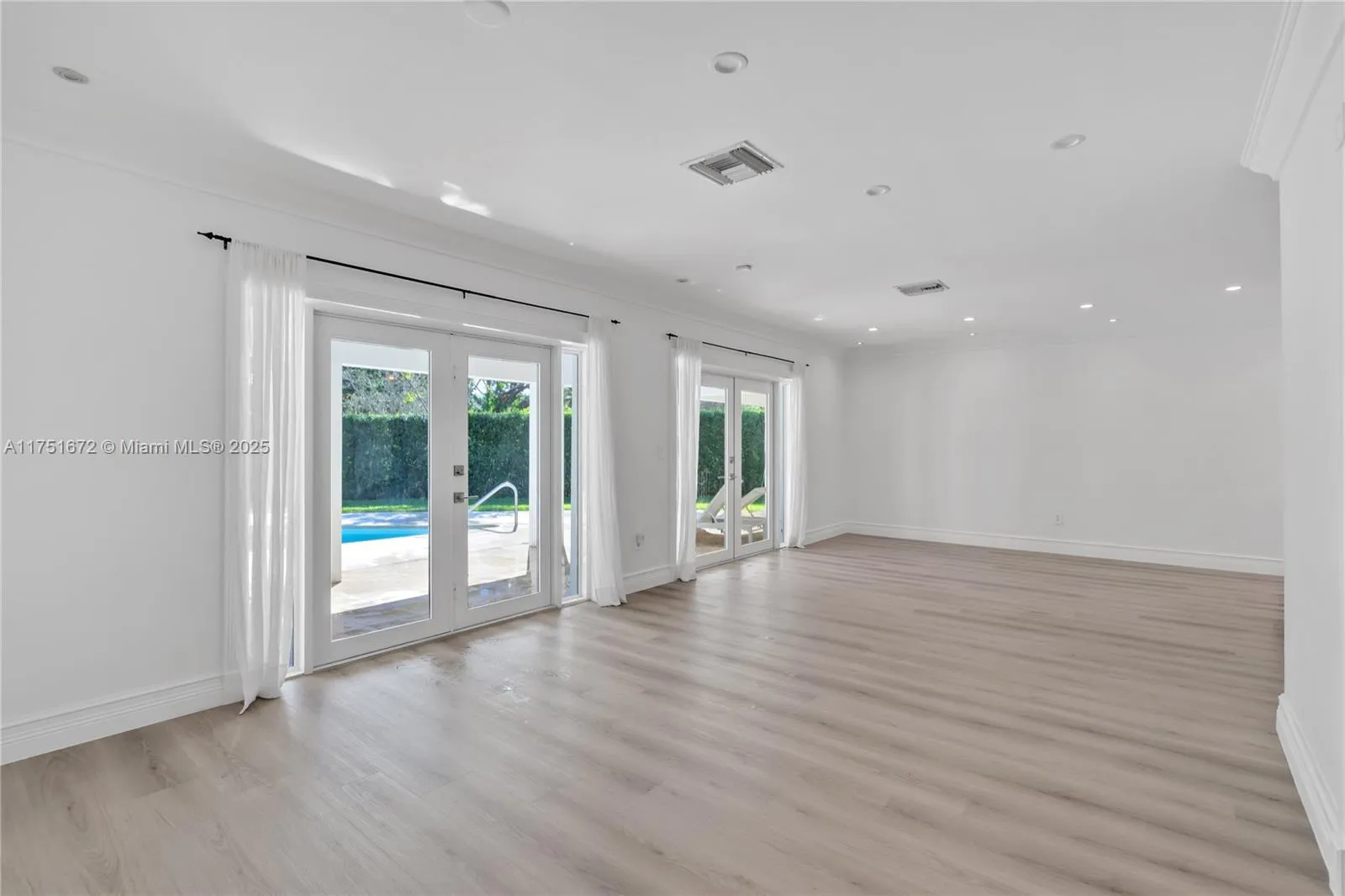 Coral Gables, Florida 33146, United States, 3 Bedrooms Bedrooms, ,3 BathroomsBathrooms,Residential,Active,76930