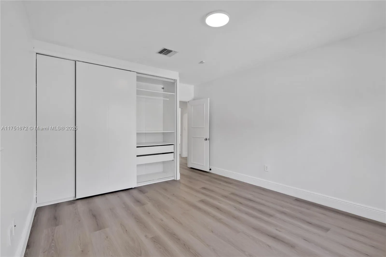 Coral Gables, Florida 33146, United States, 3 Bedrooms Bedrooms, ,3 BathroomsBathrooms,Residential,Active,76930