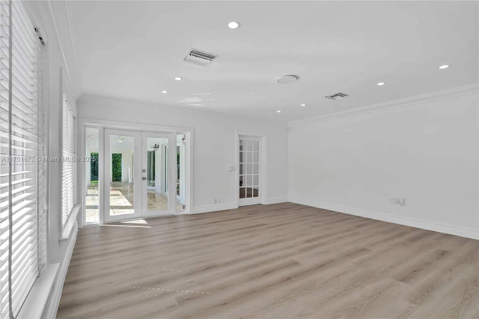 Coral Gables, Florida 33146, United States, 3 Bedrooms Bedrooms, ,3 BathroomsBathrooms,Residential,Active,76930