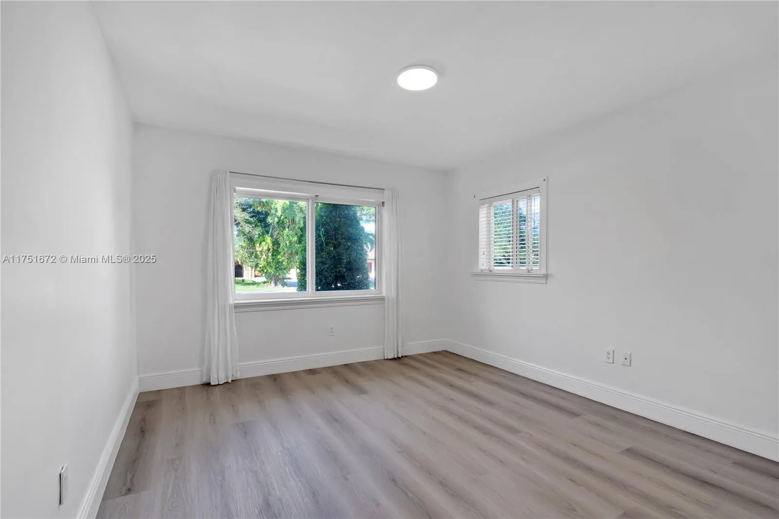 Coral Gables, Florida 33146, United States, 3 Bedrooms Bedrooms, ,3 BathroomsBathrooms,Residential,Active,76930