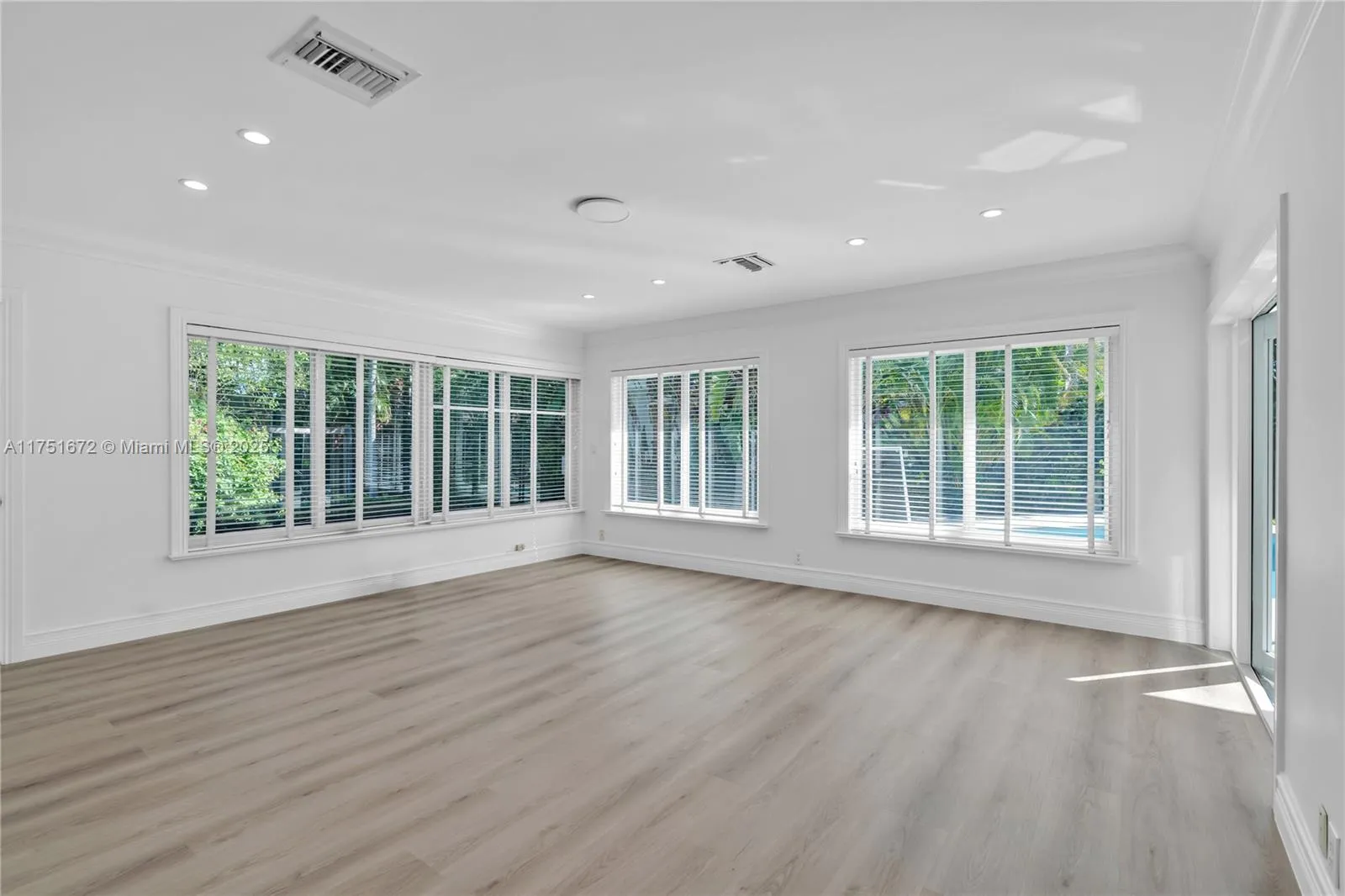 Coral Gables, Florida 33146, United States, 3 Bedrooms Bedrooms, ,3 BathroomsBathrooms,Residential,Active,76930