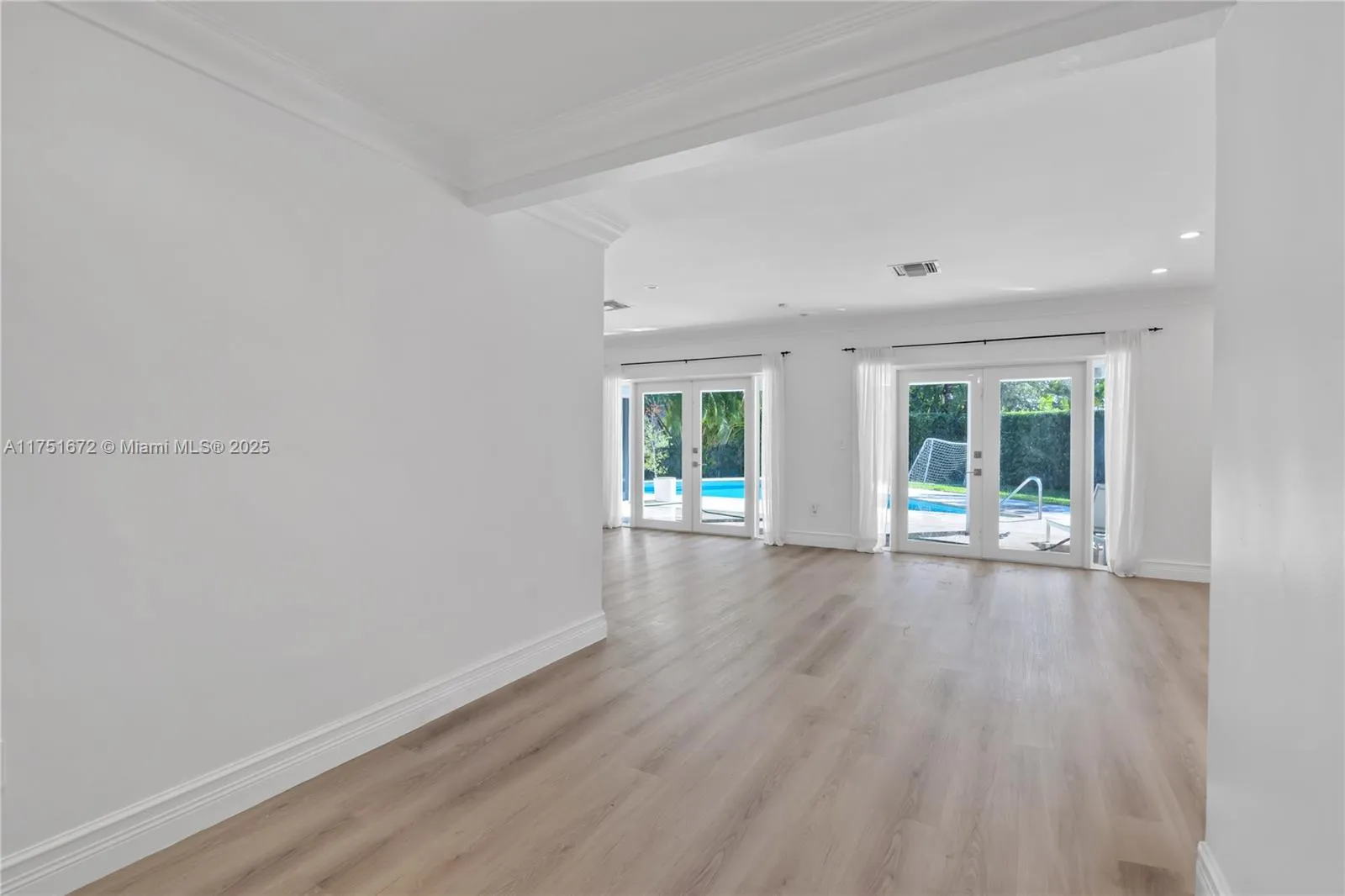 Coral Gables, Florida 33146, United States, 3 Bedrooms Bedrooms, ,3 BathroomsBathrooms,Residential,Active,76930