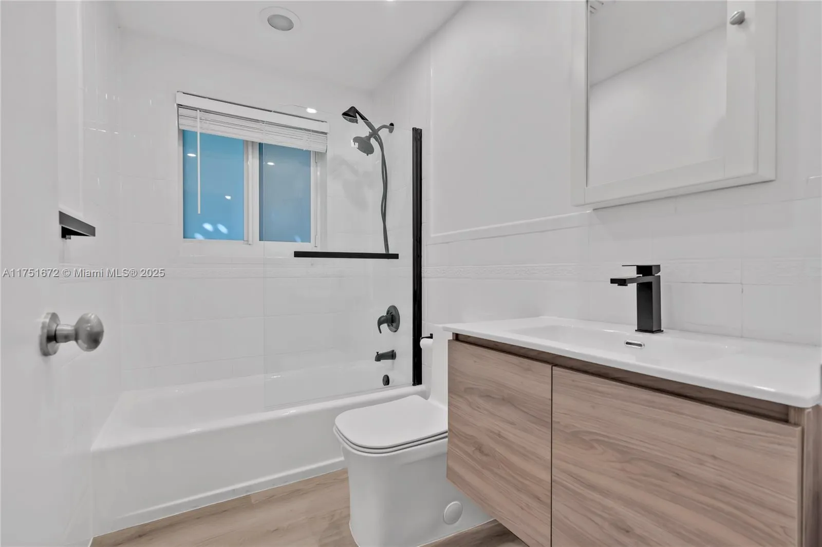 Coral Gables, Florida 33146, United States, 3 Bedrooms Bedrooms, ,3 BathroomsBathrooms,Residential,Active,76930