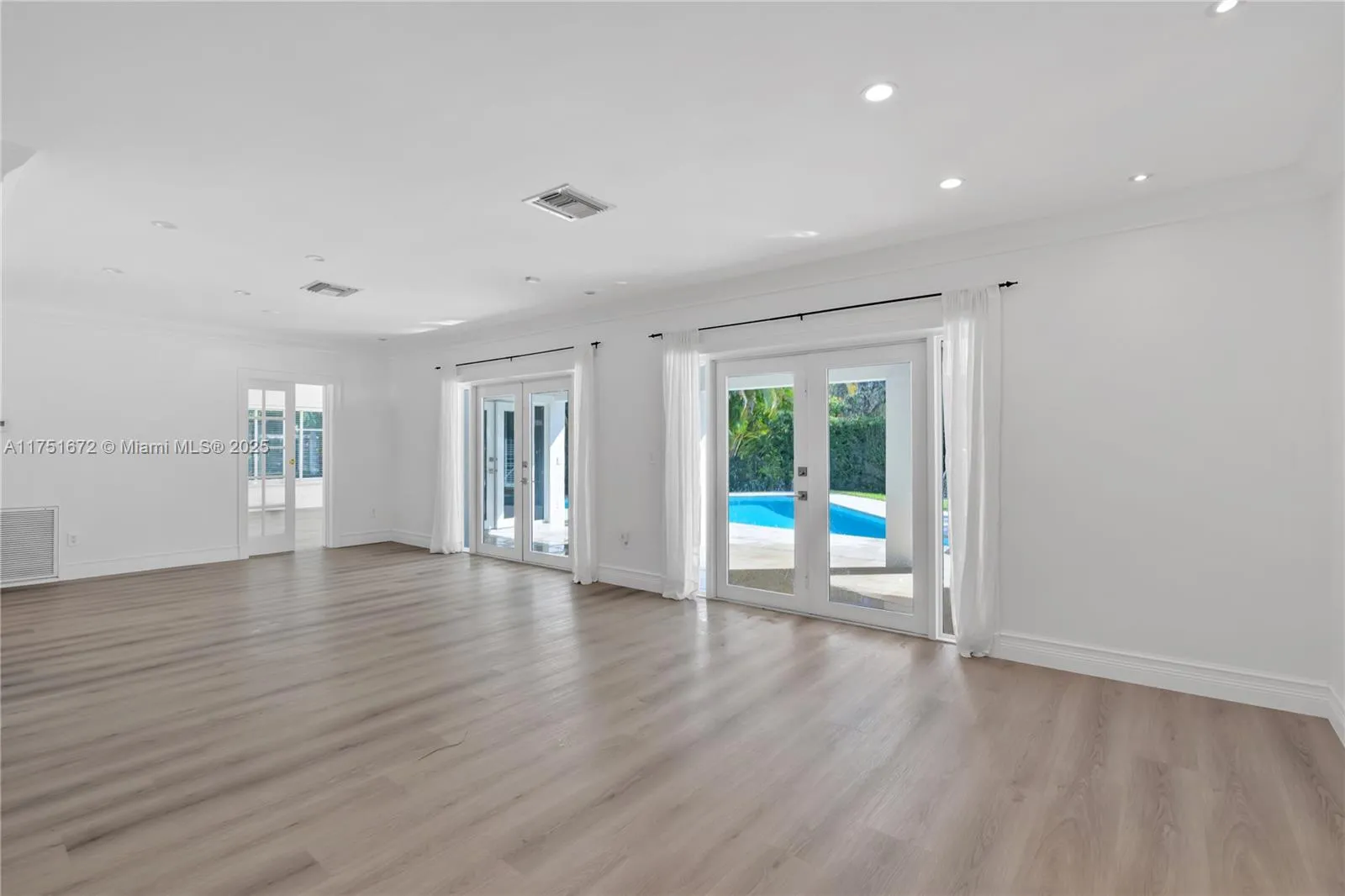 Coral Gables, Florida 33146, United States, 3 Bedrooms Bedrooms, ,3 BathroomsBathrooms,Residential,Active,76930