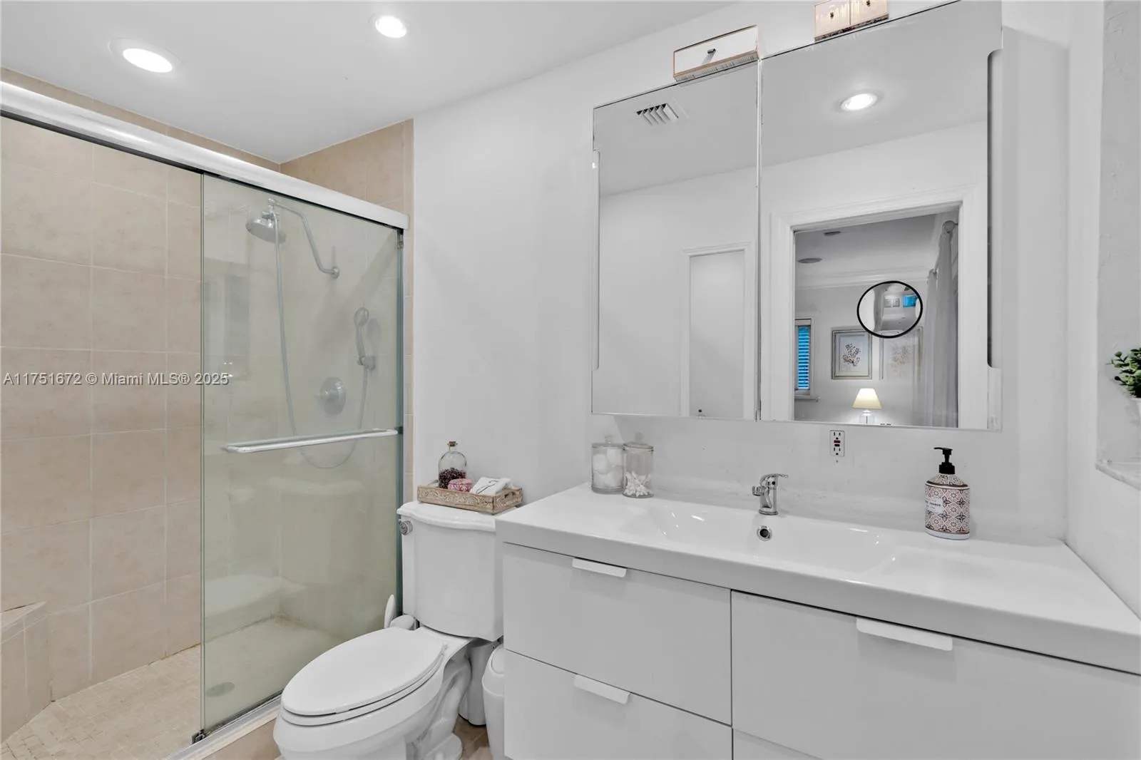 Coral Gables, Florida 33146, United States, 3 Bedrooms Bedrooms, ,3 BathroomsBathrooms,Residential,Active,76930