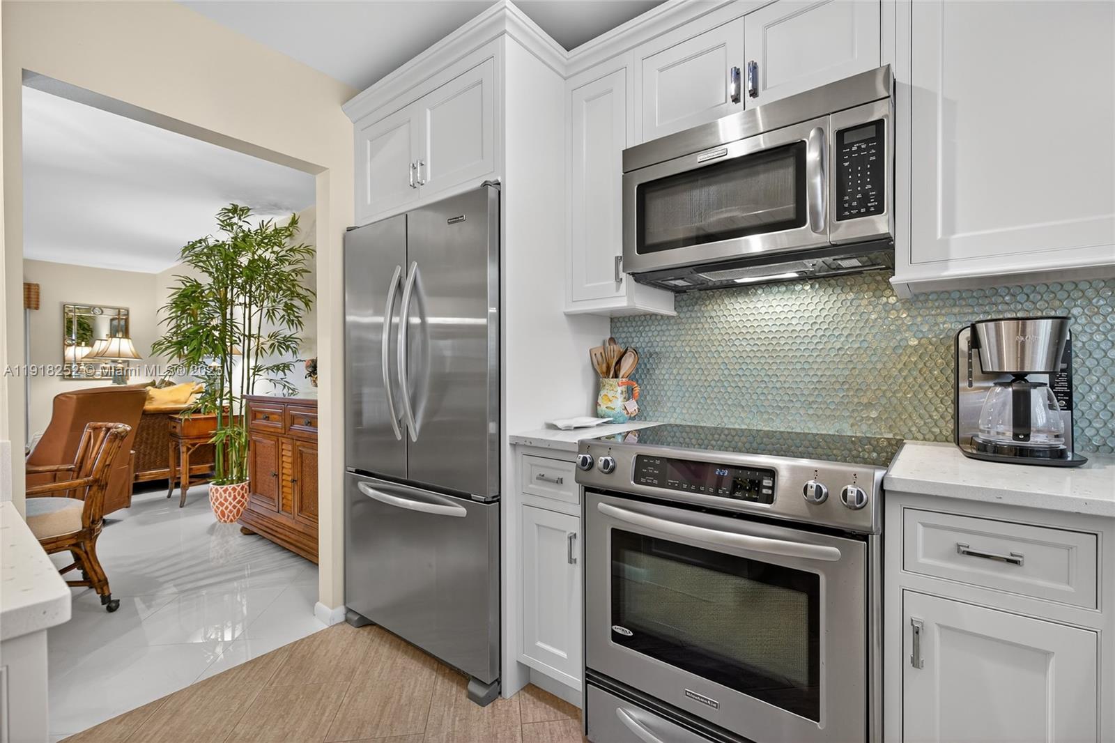 THE LITTLE CLUB CONDO - Residential