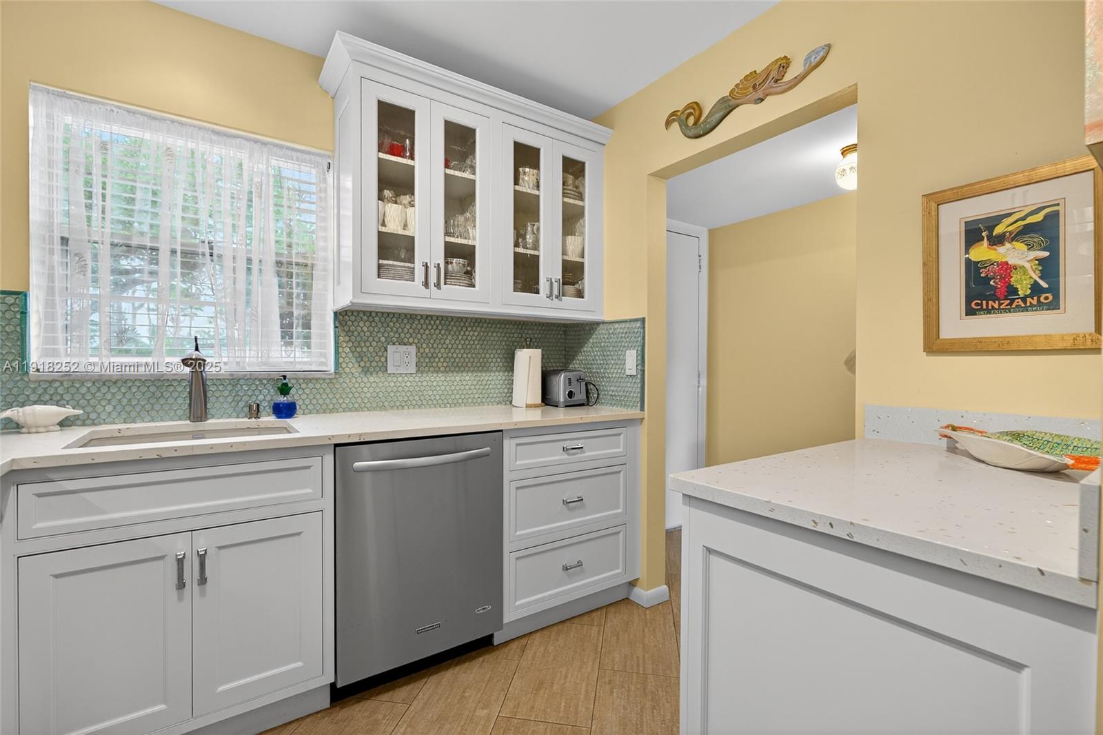 THE LITTLE CLUB CONDO - Residential