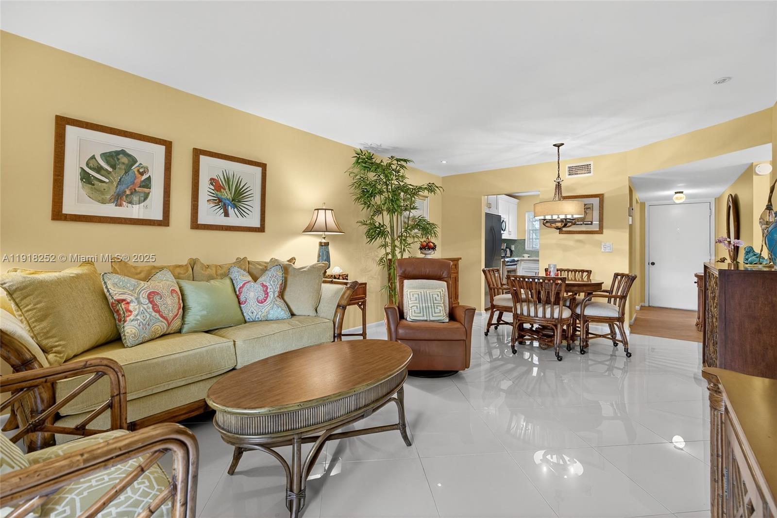 THE LITTLE CLUB CONDO - Residential