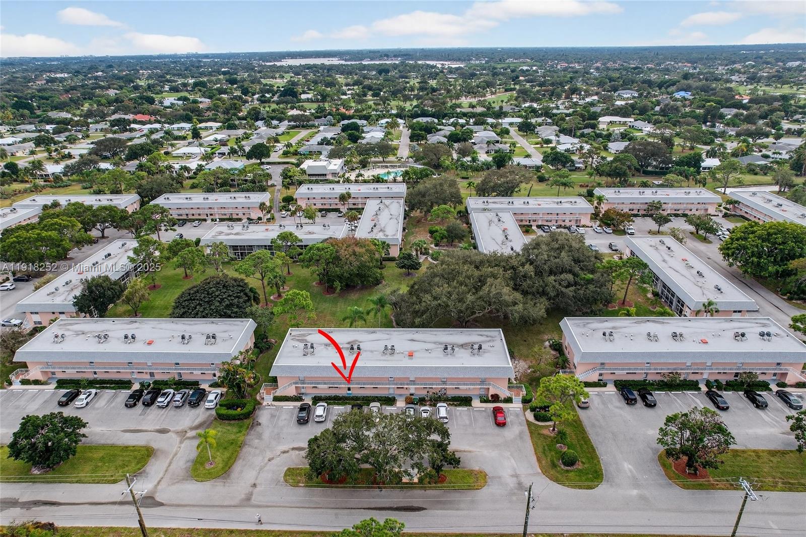 THE LITTLE CLUB CONDO - Residential