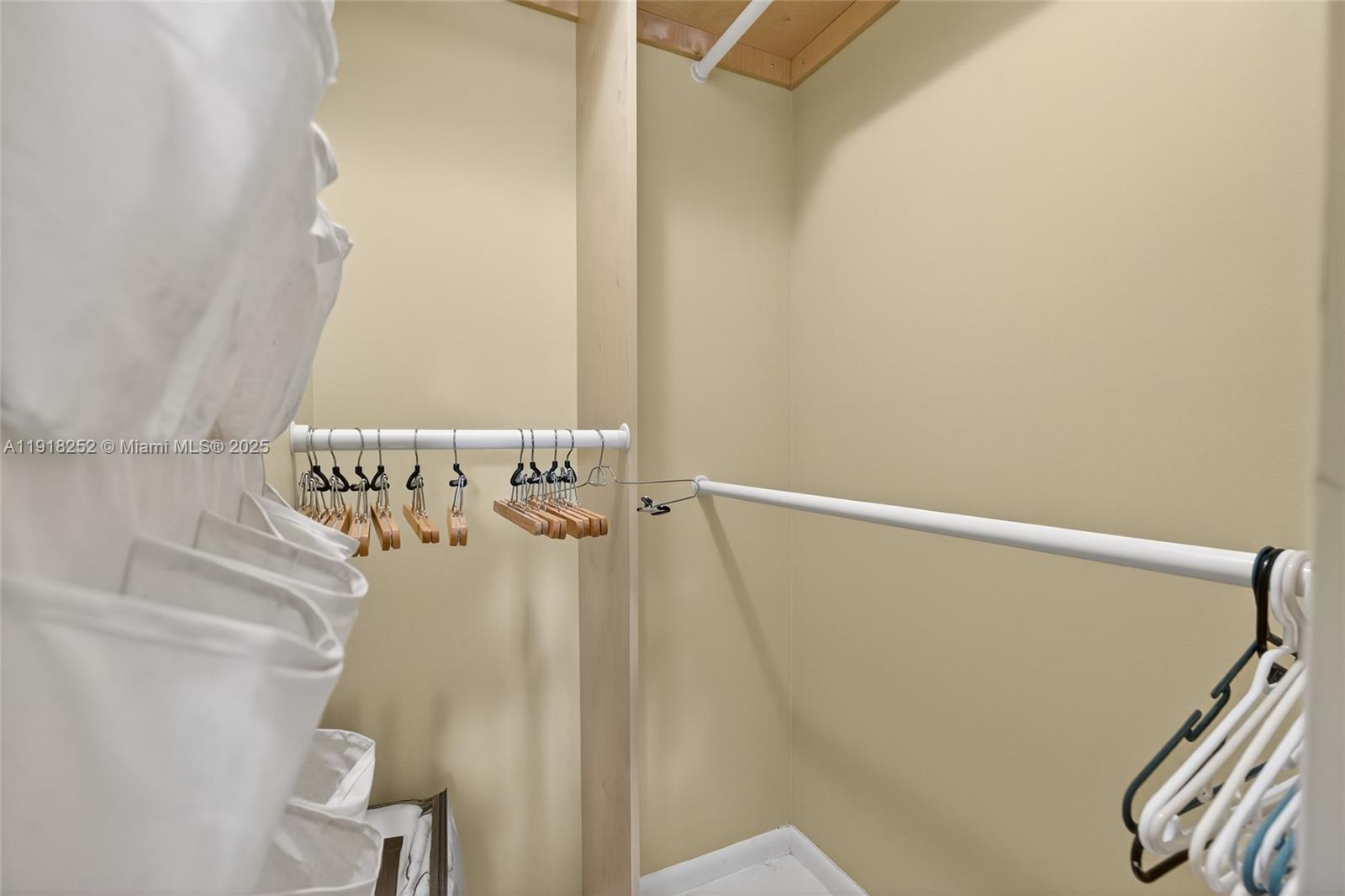 THE LITTLE CLUB CONDO - Residential