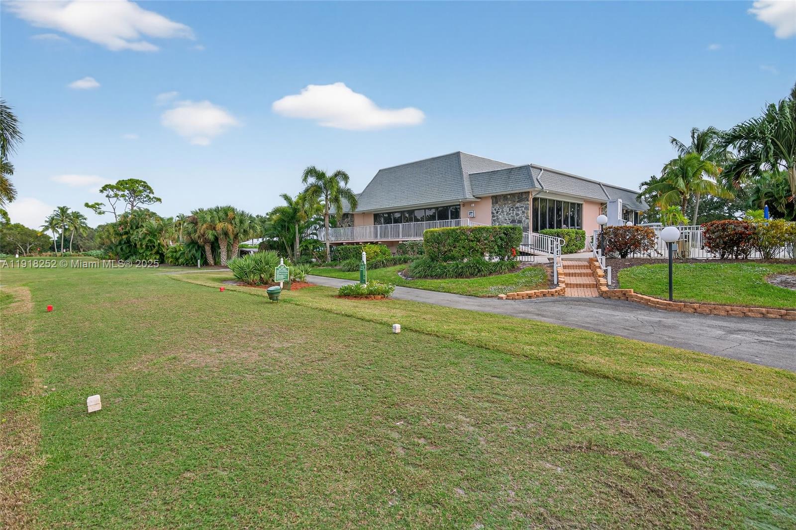 THE LITTLE CLUB CONDO - Residential