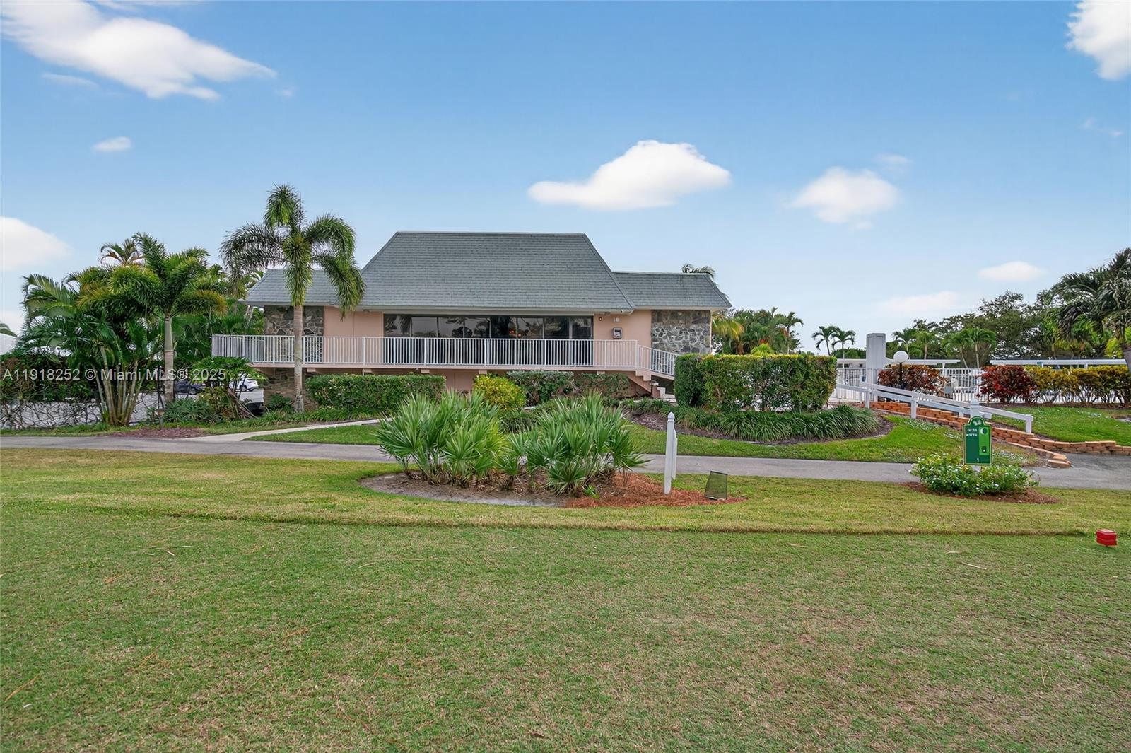 THE LITTLE CLUB CONDO - Residential