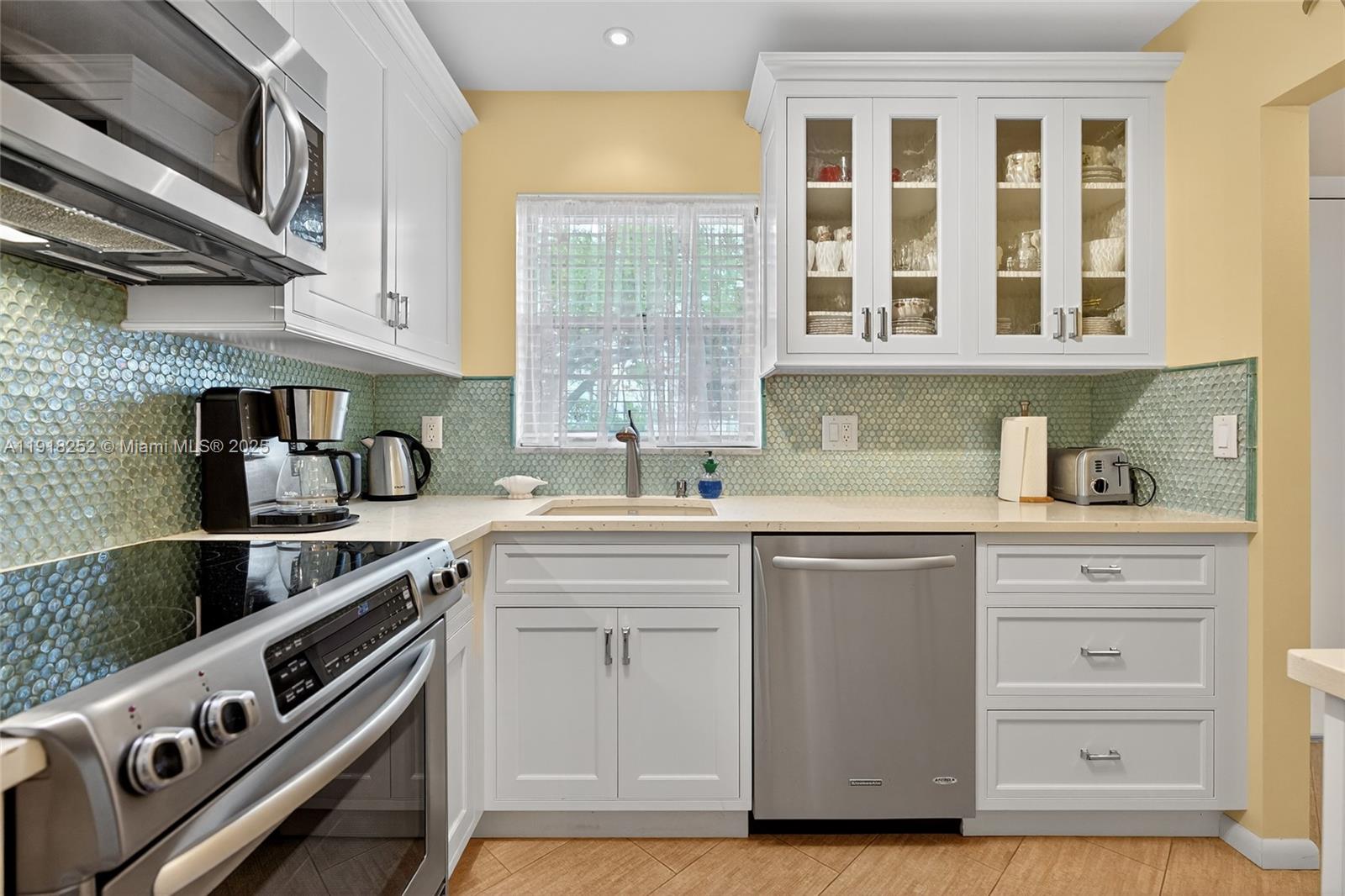 THE LITTLE CLUB CONDO - Residential