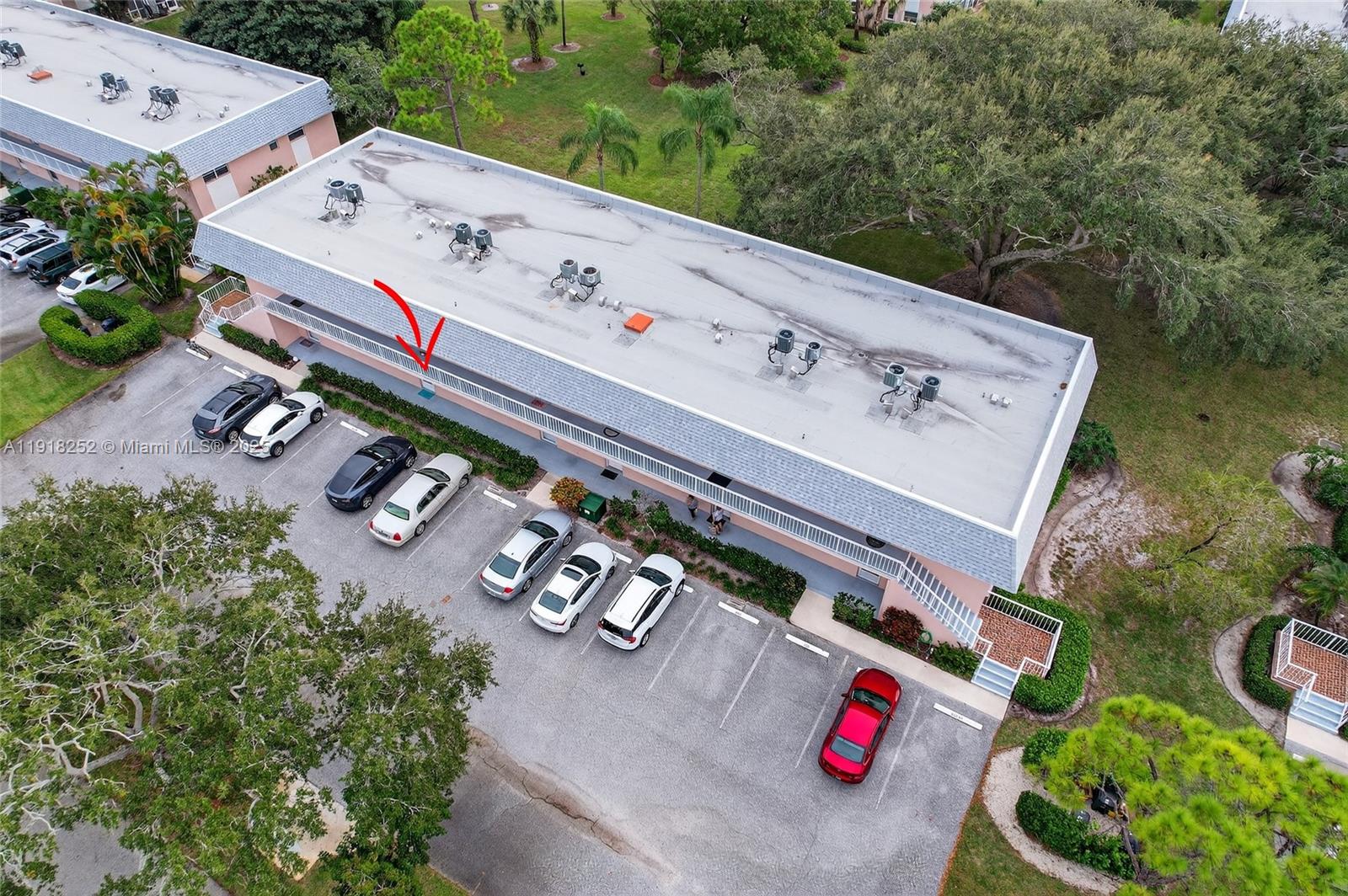 THE LITTLE CLUB CONDO - Residential