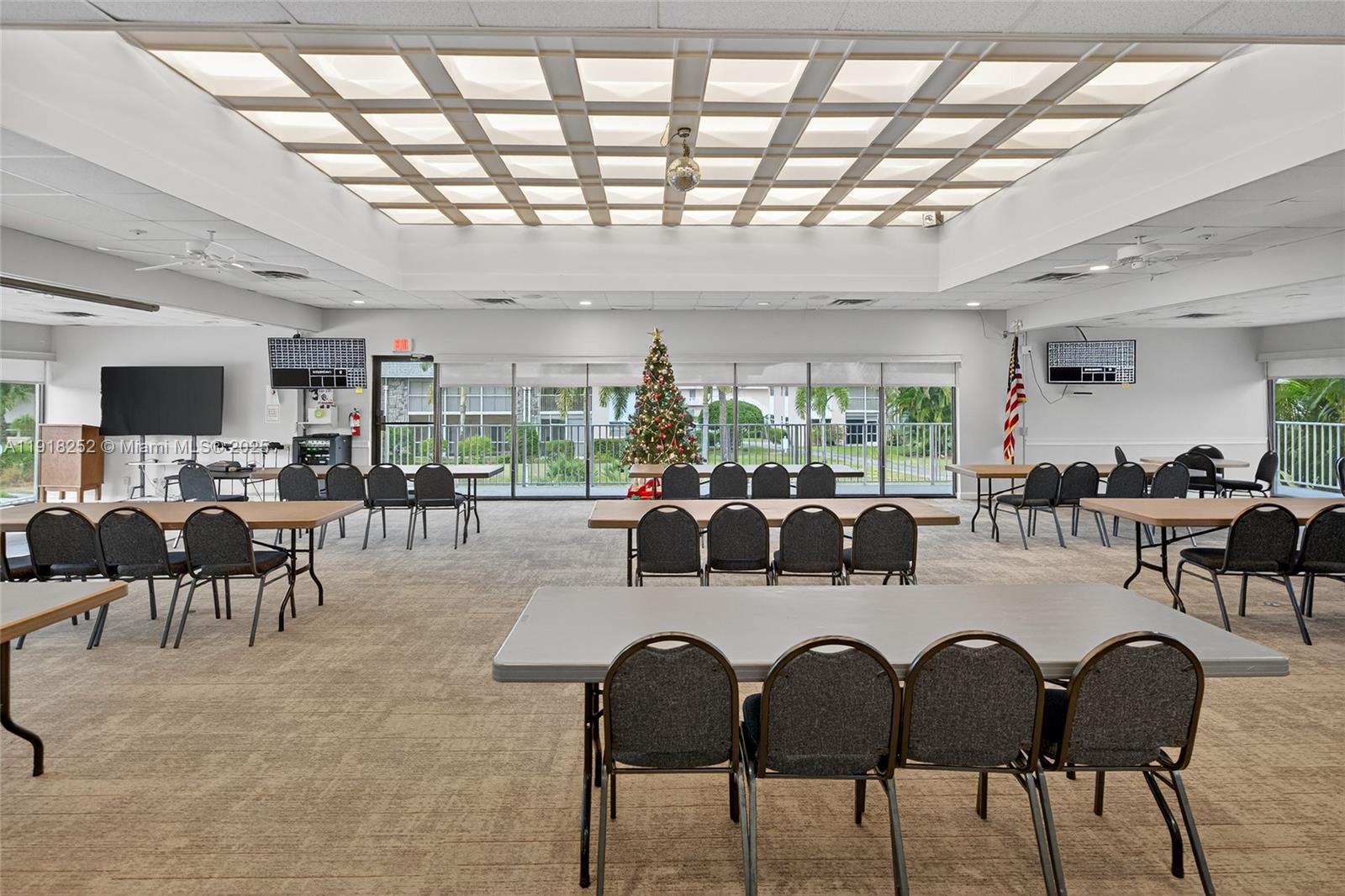 THE LITTLE CLUB CONDO - Residential