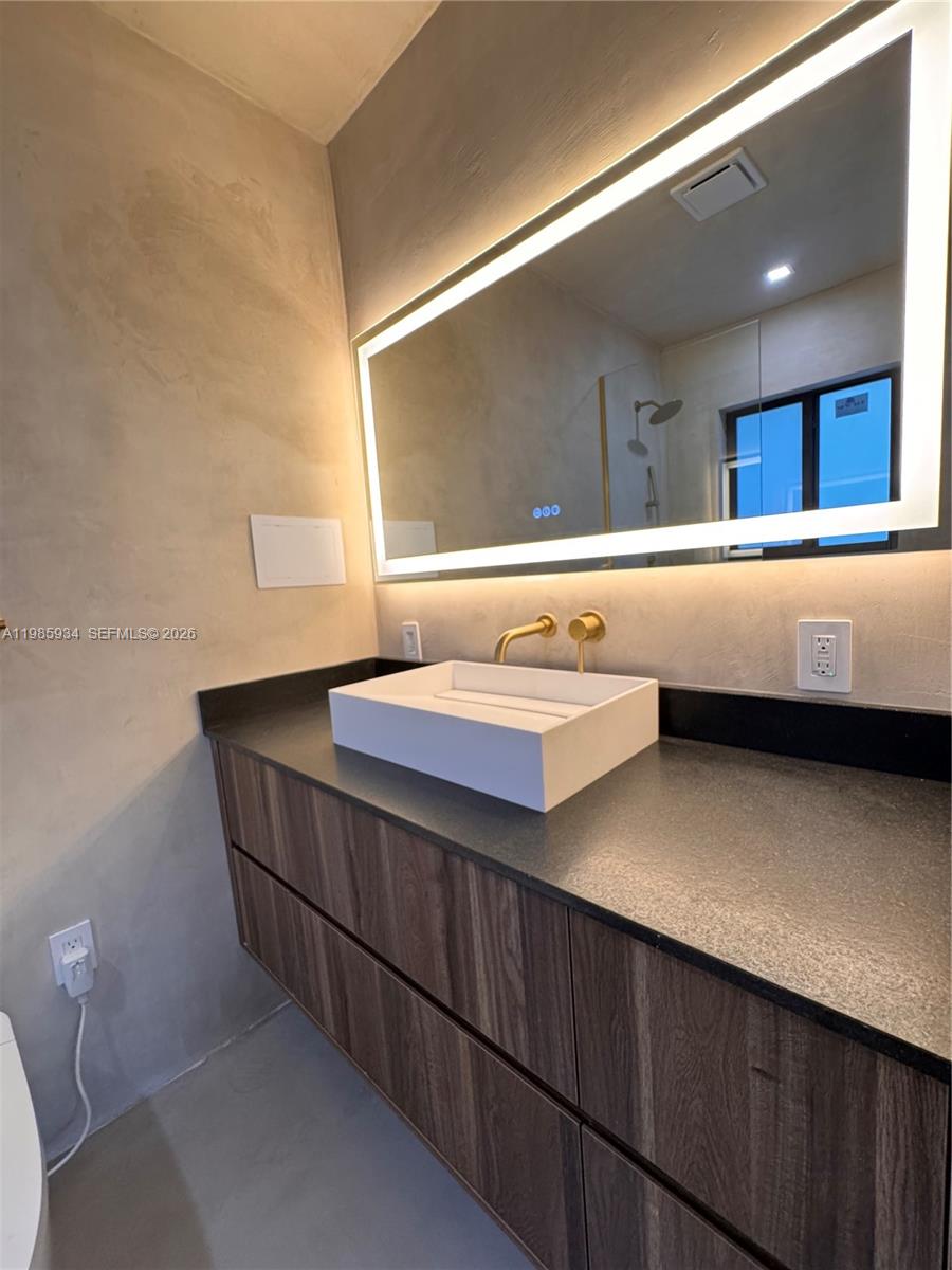 EL PORTAL - Residential Lease