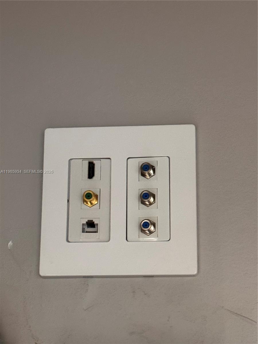 EL PORTAL - Residential Lease