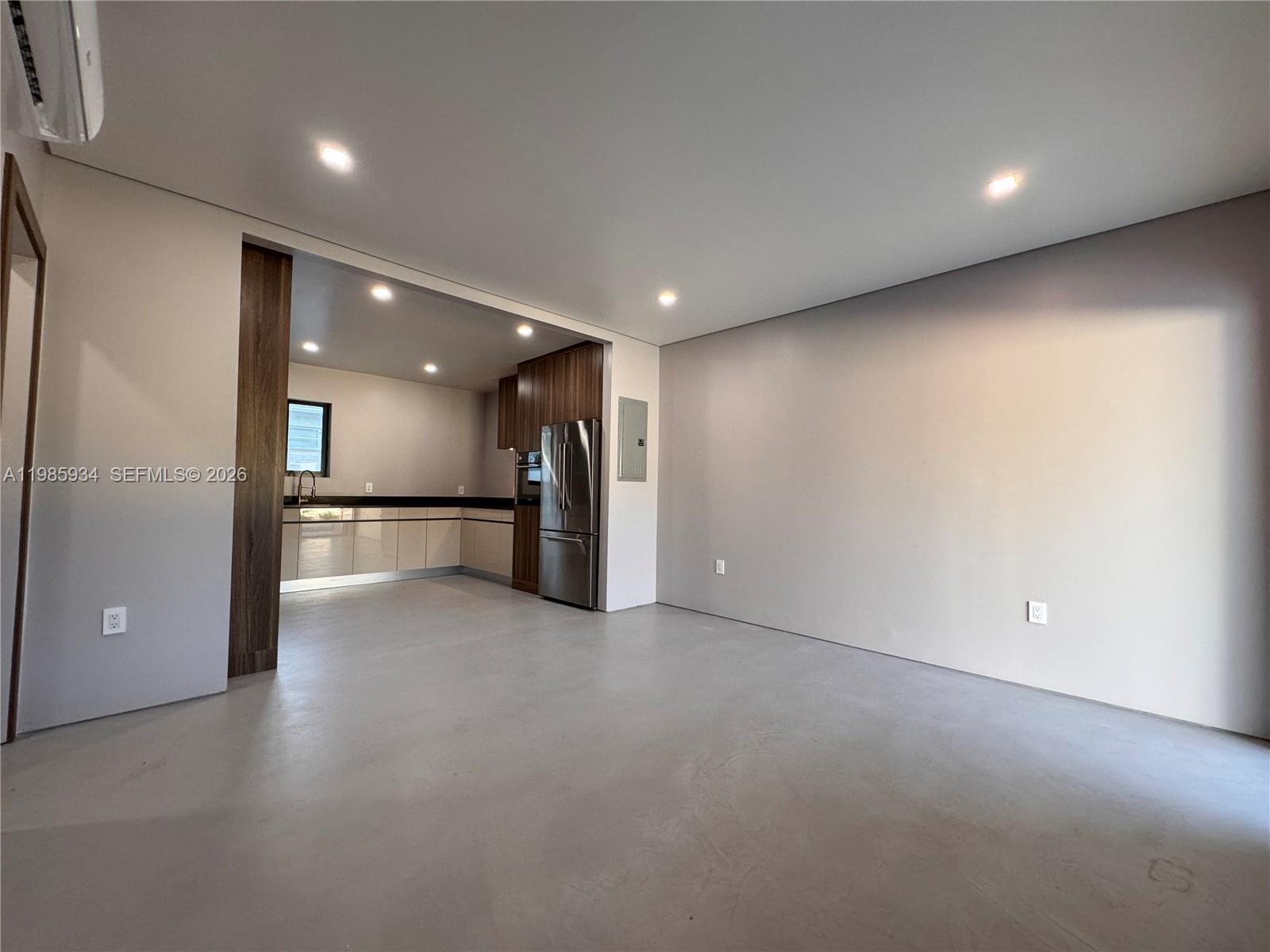 EL PORTAL - Residential Lease