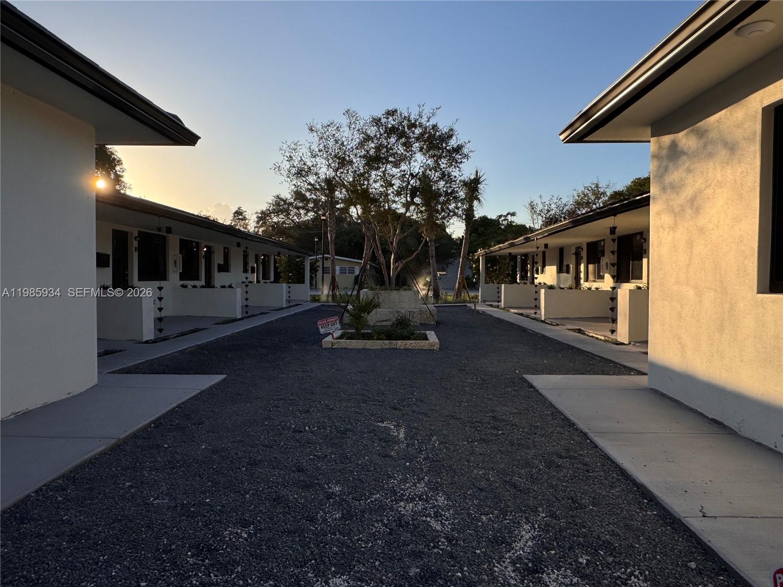 EL PORTAL - Residential Lease