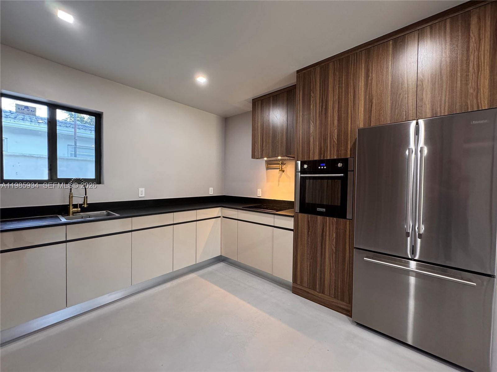 EL PORTAL - Residential Lease