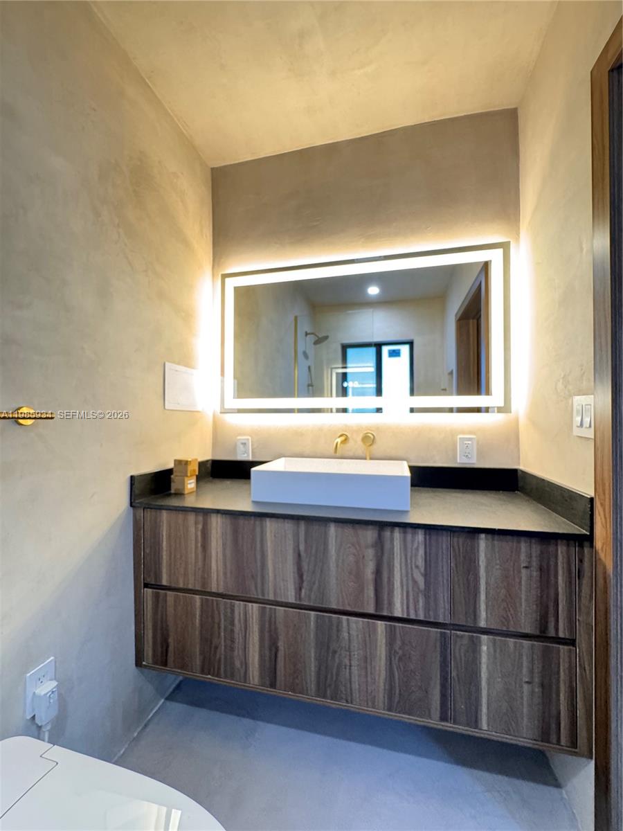 EL PORTAL - Residential Lease