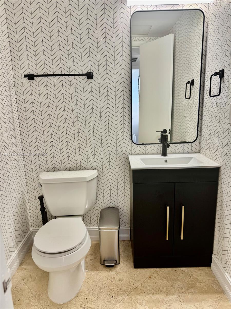 GABLES WATERWAY TOWERS CO - Residential